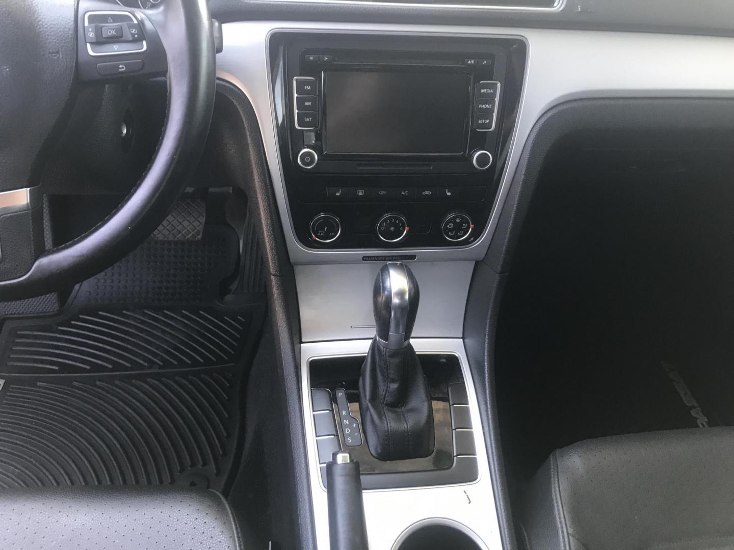 2013 black /black Volkswagen Passat 2.5L SE AT (1VWBP7A3XDC) with an 2.5L L5 engine, 6-Speed Automatic transmission, located at 323 E Dunlap Ave., Phoenix, AZ, 85020, (602) 331-9000, 33.567677, -112.069000 - 2013 VW VOLKSWAGEN PASSAT SE ,.......EXCELLENT condition,.... Automatic, 2.5L 5cyl. engine, Ice Cold A/C, Black exterior with black leather seats in near perfect condition, Premium Sound CD, double din, This sedan is gorgeous inside and out, Incredible gas mileage! Clean title , Runs and Drives Exce - Photo#13