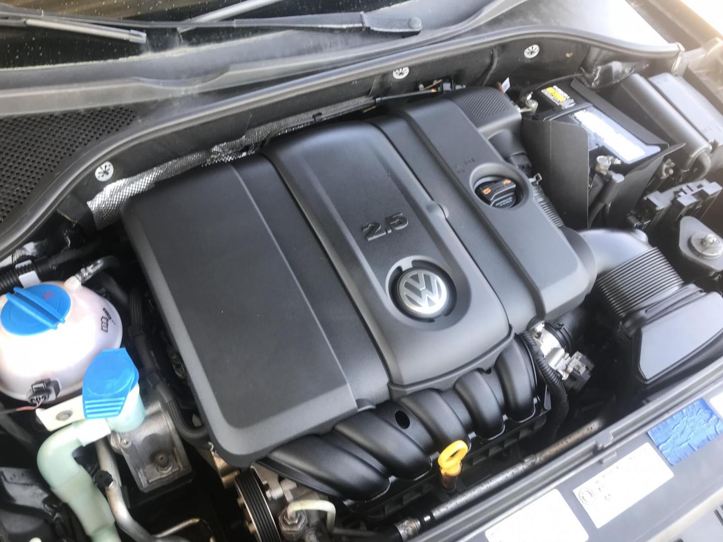 2013 black /black Volkswagen Passat 2.5L SE AT (1VWBP7A3XDC) with an 2.5L L5 engine, 6-Speed Automatic transmission, located at 323 E Dunlap Ave., Phoenix, AZ, 85020, (602) 331-9000, 33.567677, -112.069000 - 2013 VW VOLKSWAGEN PASSAT SE ,.......EXCELLENT condition,.... Automatic, 2.5L 5cyl. engine, Ice Cold A/C, Black exterior with black leather seats in near perfect condition, Premium Sound CD, double din, This sedan is gorgeous inside and out, Incredible gas mileage! Clean title , Runs and Drives Exce - Photo#14