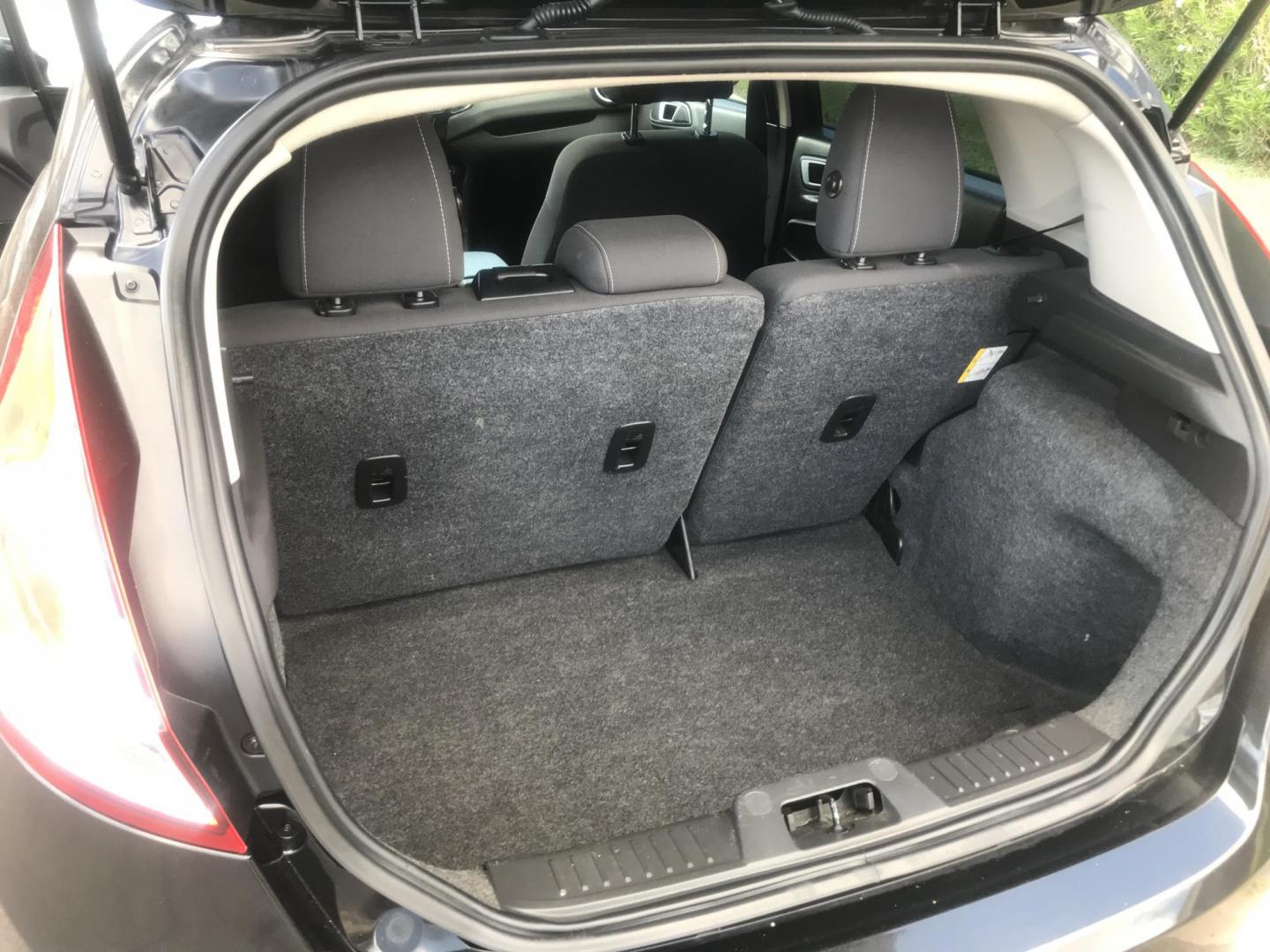 2014 gray /gray Ford Fiesta SE Hatchback (3FADP4EJ1EM) with an 1.6L L4 DOHC 16V engine, automatic transmission, located at 323 E Dunlap Ave., Phoenix, AZ, 85020, (602) 331-9000, 33.567677, -112.069000 - 2014 Ford Fiesta SE,.....A Must See!!...Automatic, 1.6L Engine, Super Economical -- (LOW 98k miles) .... Ice cold AC. The car is gorgeous inside and out. Power windows, Power door locks, Stereo/ CD Player, Phone sync, Bluetooth, Beautiful Gray interior with gray cloth seats in near perfect condition - Photo#13
