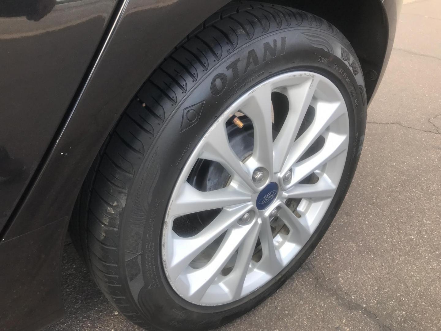 2014 gray /gray Ford Fiesta SE Hatchback (3FADP4EJ1EM) with an 1.6L L4 DOHC 16V engine, automatic transmission, located at 323 E Dunlap Ave., Phoenix, AZ, 85020, (602) 331-9000, 33.567677, -112.069000 - 2014 Ford Fiesta SE,.....A Must See!!...Automatic, 1.6L Engine, Super Economical -- (LOW 98k miles) .... Ice cold AC. The car is gorgeous inside and out. Power windows, Power door locks, Stereo/ CD Player, Phone sync, Bluetooth, Beautiful Gray interior with gray cloth seats in near perfect condition - Photo#14