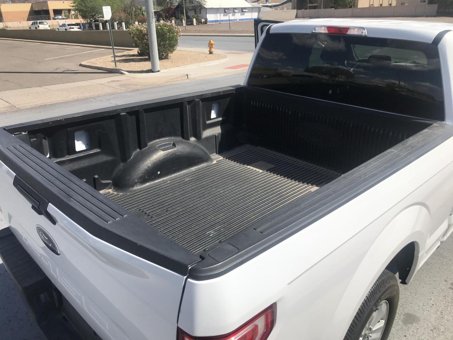 2018 WHITE /gray Ford F-150 XL SuperCab 6.5-ft. Bed 2WD (1FTEX1CP4JK) with an 2.7L V6 DOHC 24V engine, 6A transmission, located at 323 E Dunlap Ave., Phoenix, AZ, 85020, (602) 331-9000, 33.567677, -112.069000 - 2018 Ford F150 Pickup Truck XLT SUPERCAB ........1-Owner, Automatic, 2.7L V6 Engine, 4x2, EXCELLENT condition, A Real Must See!!.... 140k original miles, Power options, Premium Sound Stereo/cd player, Backup camera, Ice cold ac, Clean Gray interior in near perfect condition, power windows, power d - Photo#13