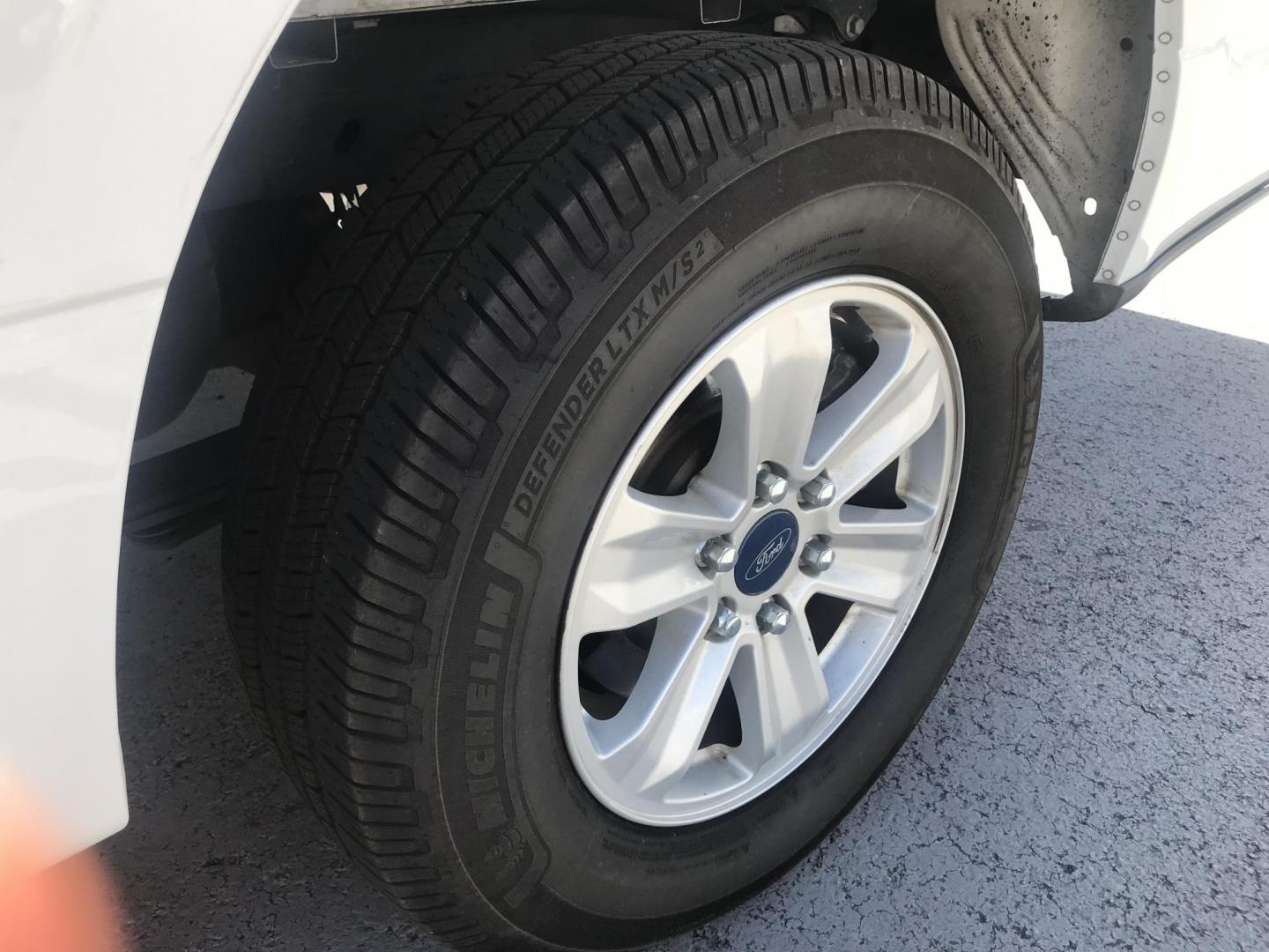 2018 WHITE /gray Ford F-150 XL SuperCab 6.5-ft. Bed 2WD (1FTEX1CP4JK) with an 2.7L V6 DOHC 24V engine, 6A transmission, located at 323 E Dunlap Ave., Phoenix, AZ, 85020, (602) 331-9000, 33.567677, -112.069000 - 2018 Ford F150 Pickup Truck XLT SUPERCAB ........1-Owner, Automatic, 2.7L V6 Engine, 4x2, EXCELLENT condition, A Real Must See!!.... 140k original miles, Power options, Premium Sound Stereo/cd player, Backup camera, Ice cold ac, Clean Gray interior in near perfect condition, power windows, power d - Photo#16