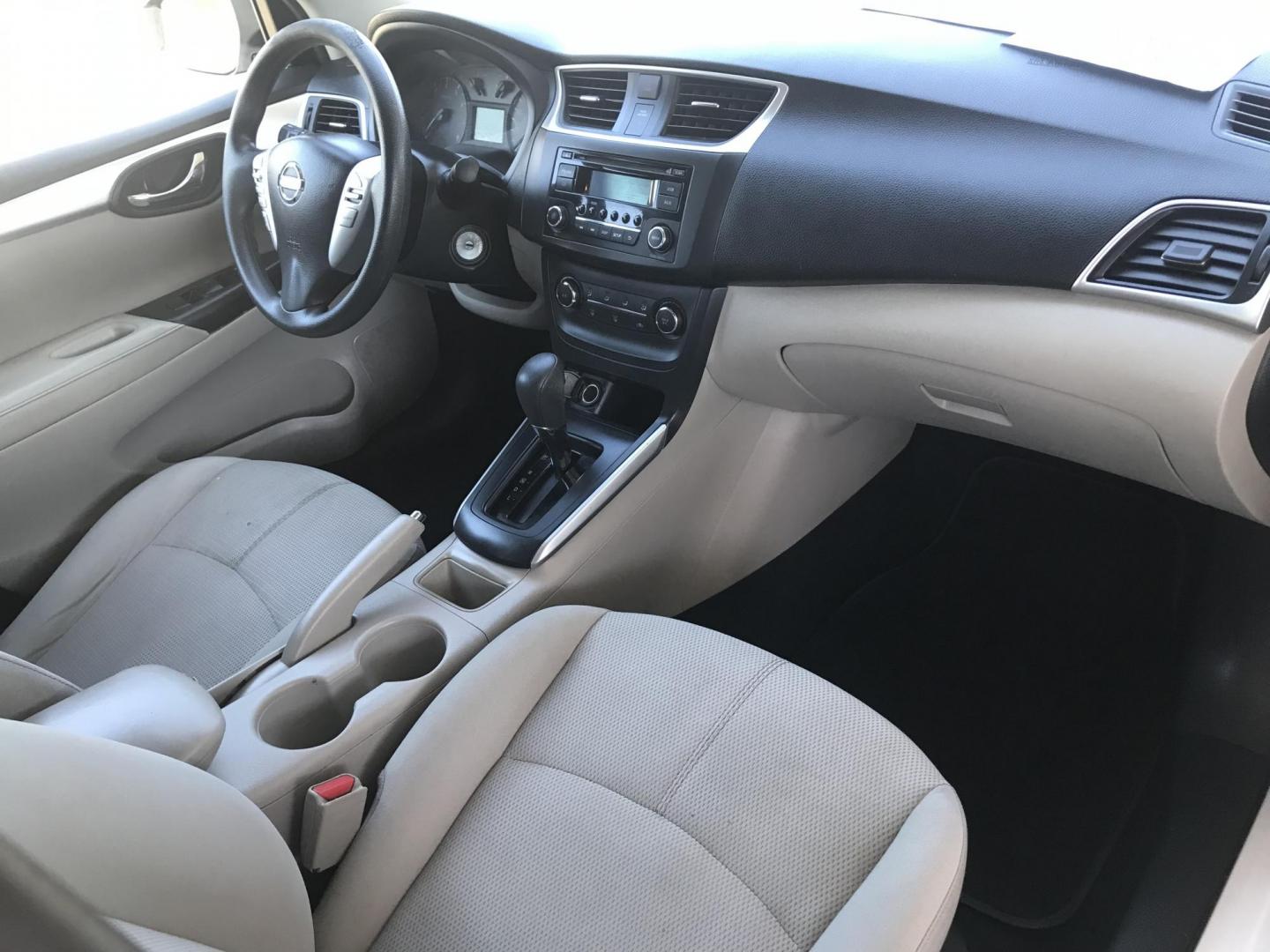 2017 WHITE /tan Nissan Sentra S 6MT (3N1AB7AP5HY) with an 1.8L L4 SFI DOHC 16V engine, Automatic transmission, located at 323 E Dunlap Ave., Phoenix, AZ, 85020, (602) 331-9000, 33.567677, -112.069000 - 2017 NISSAN SENTRA S ,.....A Must See!!... No accidents,.... Ice cold AC. The car is gorgeous inside and out. Power windows, Power door locks, Stereo/ CD Player, Beautiful White Exterior with tan cloth seats in near good condition, Clean title , Runs and Drives Excellent. passed emissions. Call o - Photo#7