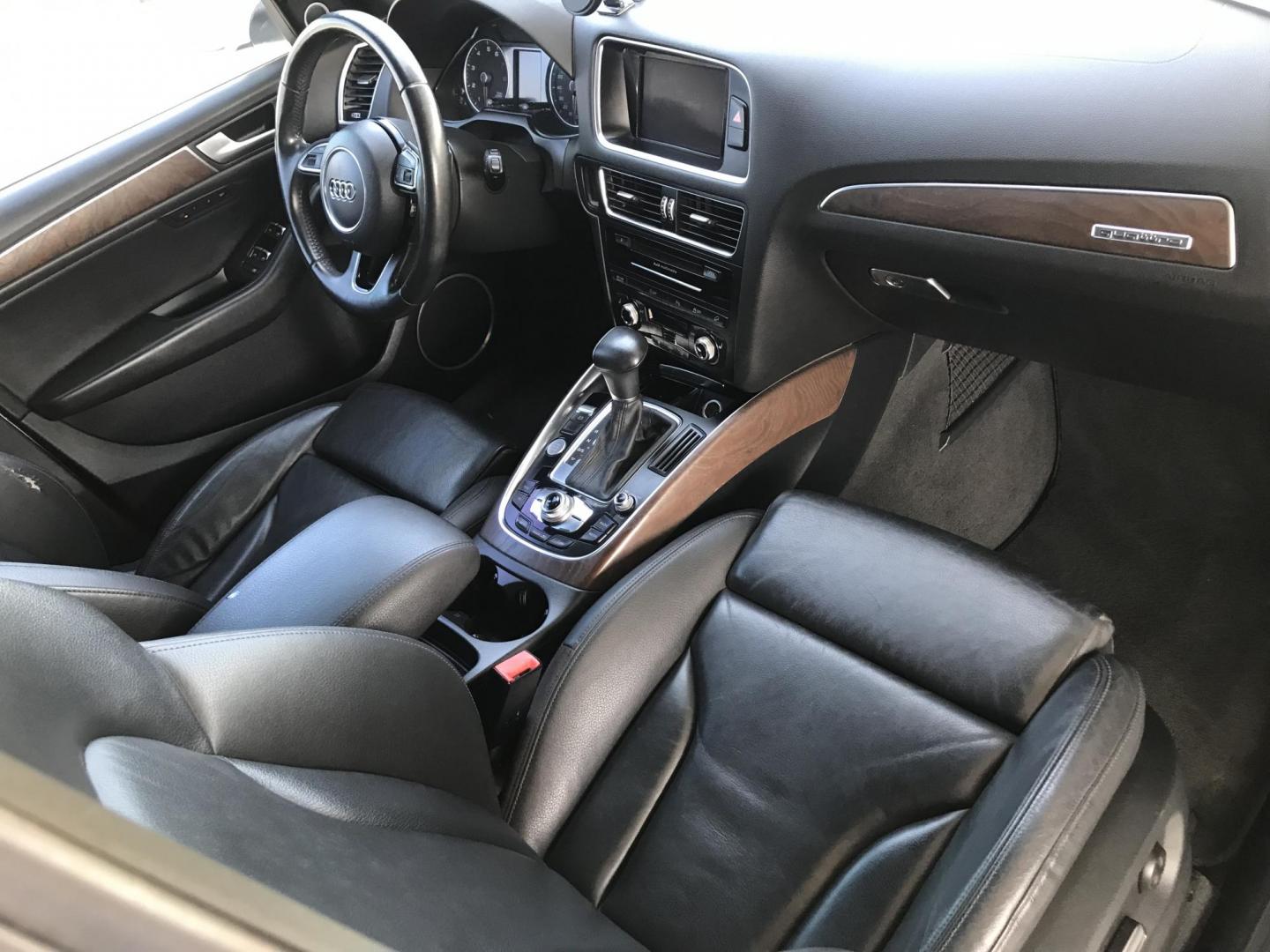 2015 WHITE /black Audi Q5 3.0T Premium Plus quattro (WA1DGAFP2FA) with an 3.0L V6 DOHC 24V engine, 8-Speed Automatic transmission, located at 323 E Dunlap Ave., Phoenix, AZ, 85020, (602) 331-9000, 33.567677, -112.069000 - 2015 AUDI Q5 SUV AWD 4WD, Premium Plus,.....A Must See!!!...Automatic, 3.0T Engine, 152k miles, Ice cold AC. Panorama Roof. The SUV is gorgeous inside and out. Power windows, Power door locks, Roof Rack, Stereo/ CD Player, Beautiful White Exterior with black leather seats in near good condition, Bac - Photo#7