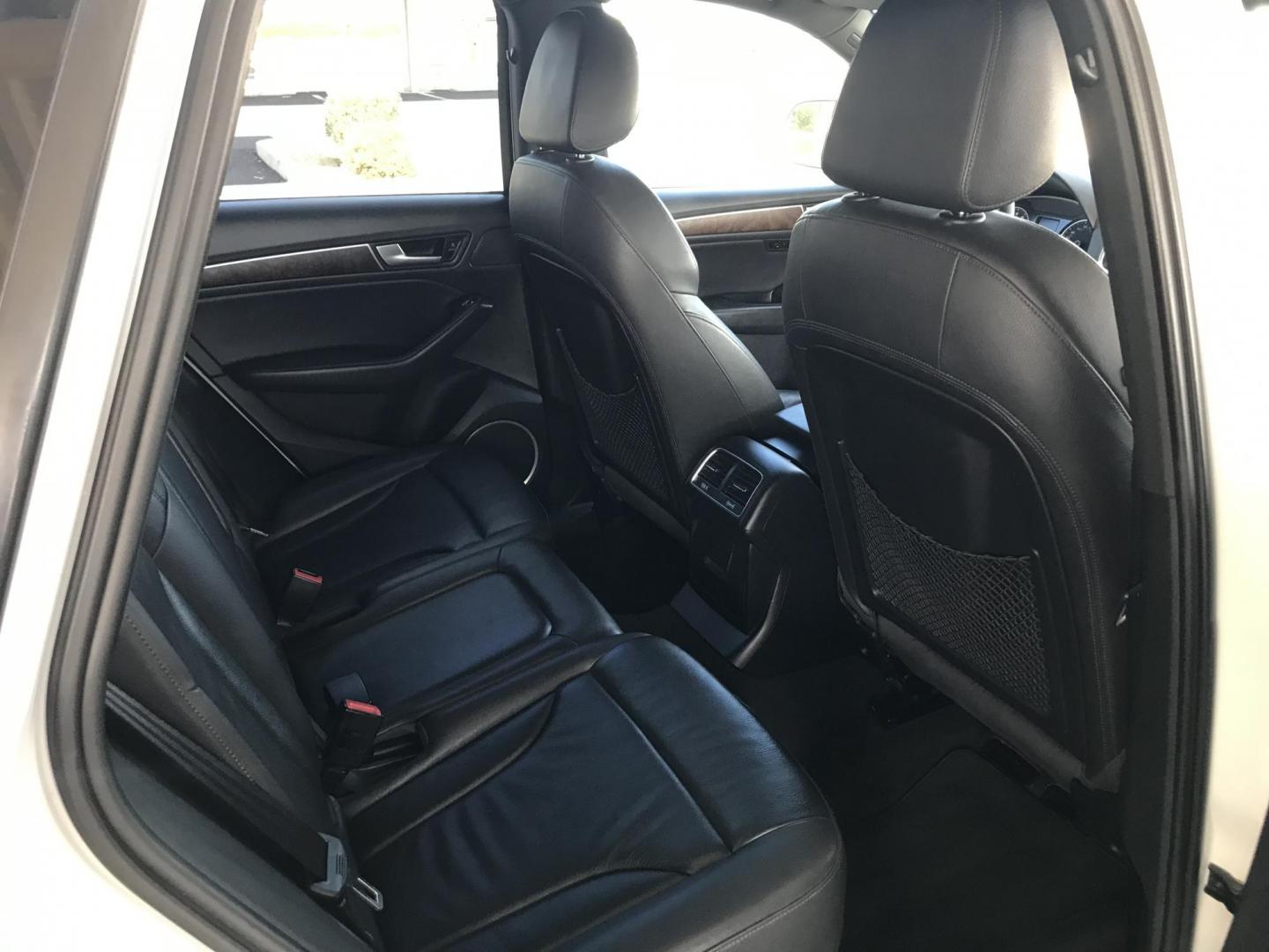 2015 WHITE /black Audi Q5 3.0T Premium Plus quattro (WA1DGAFP2FA) with an 3.0L V6 DOHC 24V engine, 8-Speed Automatic transmission, located at 323 E Dunlap Ave., Phoenix, AZ, 85020, (602) 331-9000, 33.567677, -112.069000 - 2015 AUDI Q5 SUV AWD 4WD, Premium Plus,.....A Must See!!!...Automatic, 3.0T Engine, 152k miles, Ice cold AC. Panorama Roof. The SUV is gorgeous inside and out. Power windows, Power door locks, Roof Rack, Stereo/ CD Player, Beautiful White Exterior with black leather seats in near good condition, Bac - Photo#9