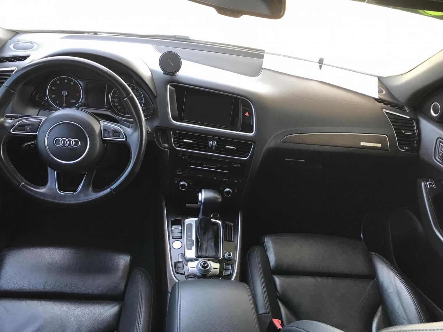 2015 WHITE /black Audi Q5 3.0T Premium Plus quattro (WA1DGAFP2FA) with an 3.0L V6 DOHC 24V engine, 8-Speed Automatic transmission, located at 323 E Dunlap Ave., Phoenix, AZ, 85020, (602) 331-9000, 33.567677, -112.069000 - 2015 AUDI Q5 SUV AWD 4WD, Premium Plus,.....A Must See!!!...Automatic, 3.0T Engine, 152k miles, Ice cold AC. Panorama Roof. The SUV is gorgeous inside and out. Power windows, Power door locks, Roof Rack, Stereo/ CD Player, Beautiful White Exterior with black leather seats in near good condition, Bac - Photo#10