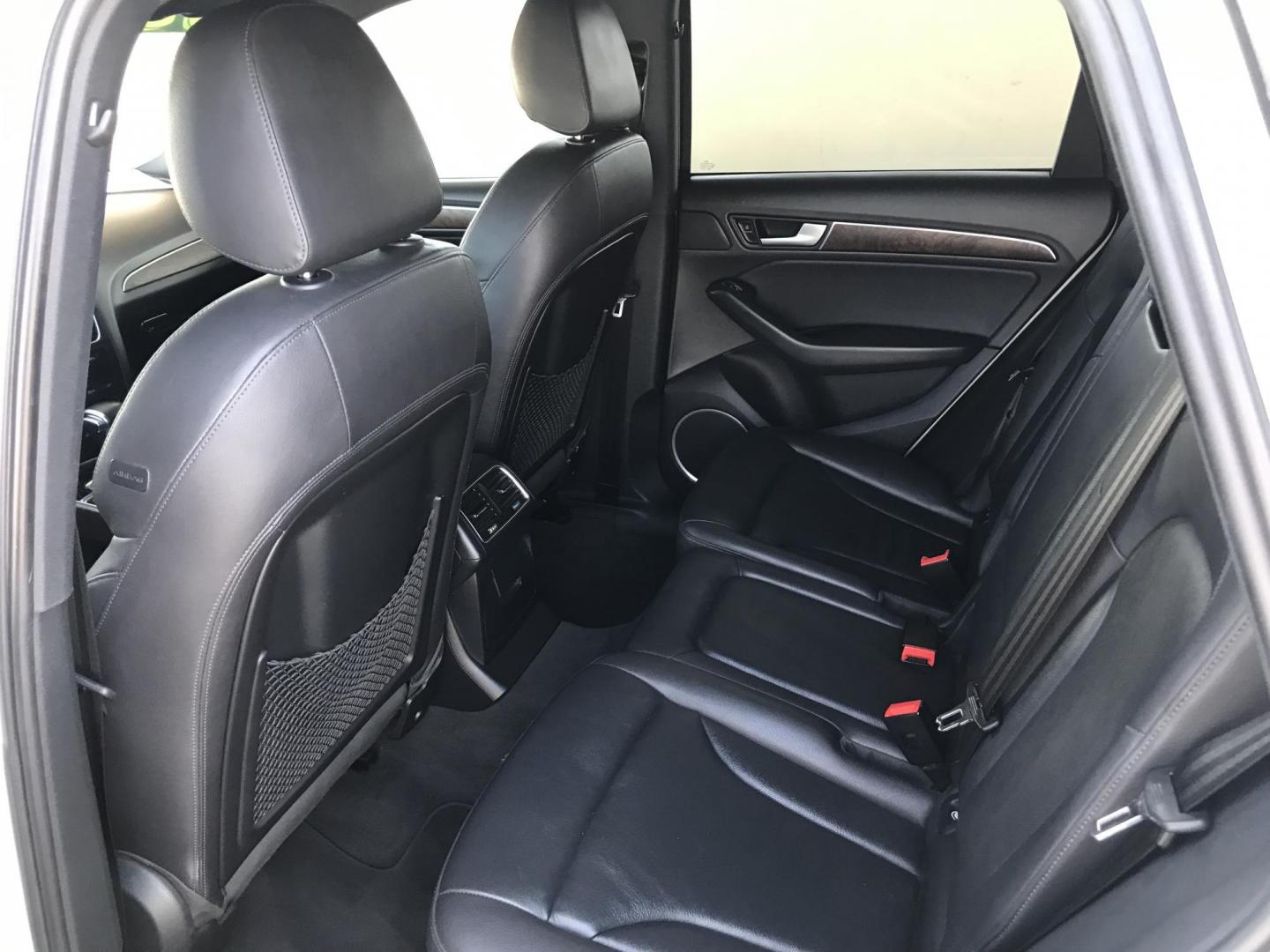 2015 WHITE /black Audi Q5 3.0T Premium Plus quattro (WA1DGAFP2FA) with an 3.0L V6 DOHC 24V engine, 8-Speed Automatic transmission, located at 323 E Dunlap Ave., Phoenix, AZ, 85020, (602) 331-9000, 33.567677, -112.069000 - 2015 AUDI Q5 SUV AWD 4WD, Premium Plus,.....A Must See!!!...Automatic, 3.0T Engine, 152k miles, Ice cold AC. Panorama Roof. The SUV is gorgeous inside and out. Power windows, Power door locks, Roof Rack, Stereo/ CD Player, Beautiful White Exterior with black leather seats in near good condition, Bac - Photo#11