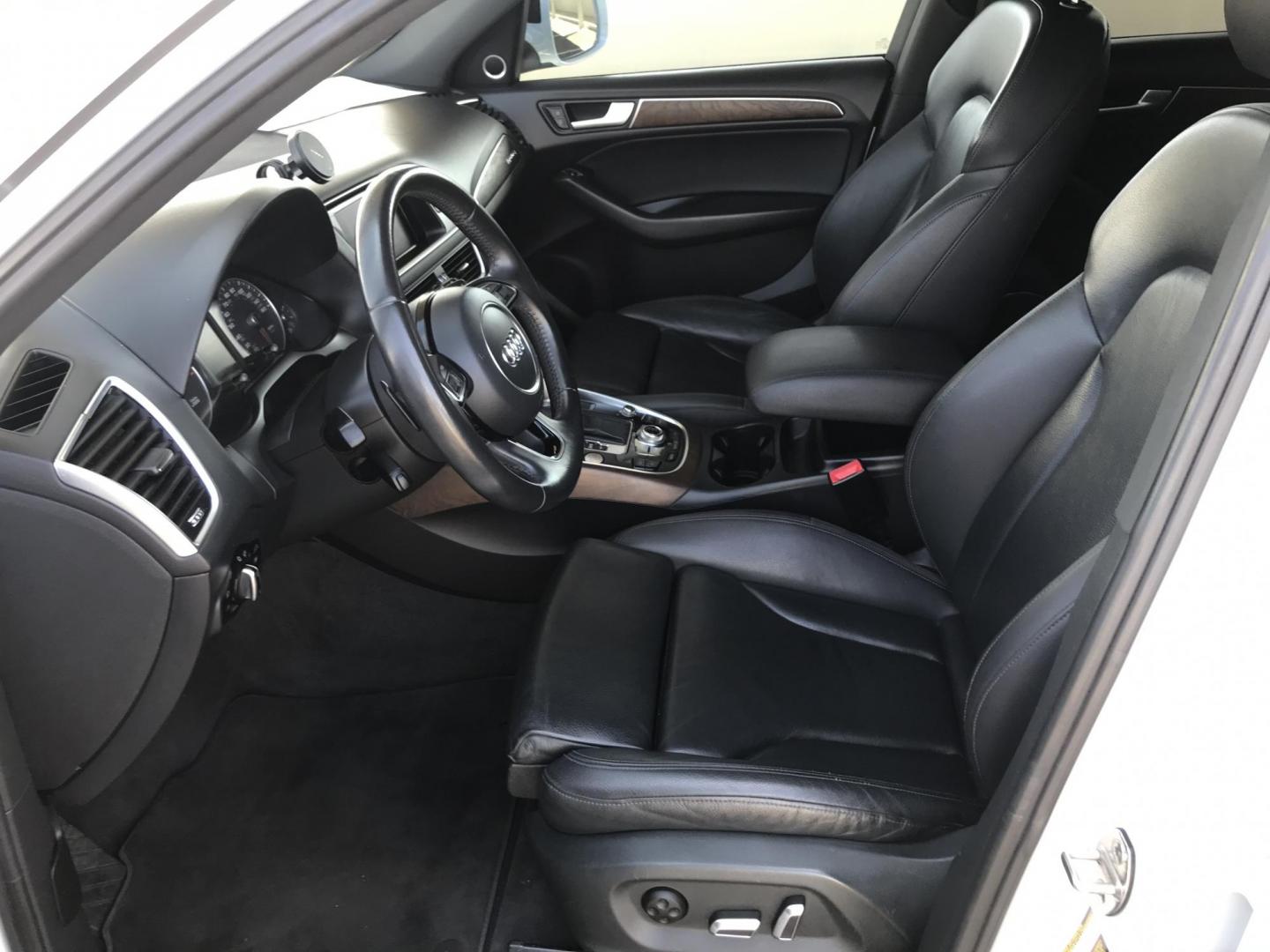 2015 WHITE /black Audi Q5 3.0T Premium Plus quattro (WA1DGAFP2FA) with an 3.0L V6 DOHC 24V engine, 8-Speed Automatic transmission, located at 323 E Dunlap Ave., Phoenix, AZ, 85020, (602) 331-9000, 33.567677, -112.069000 - 2015 AUDI Q5 SUV AWD 4WD, Premium Plus,.....A Must See!!!...Automatic, 3.0T Engine, 152k miles, Ice cold AC. Panorama Roof. The SUV is gorgeous inside and out. Power windows, Power door locks, Roof Rack, Stereo/ CD Player, Beautiful White Exterior with black leather seats in near good condition, Bac - Photo#13