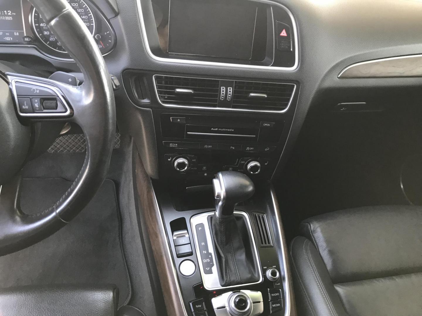 2015 WHITE /black Audi Q5 3.0T Premium Plus quattro (WA1DGAFP2FA) with an 3.0L V6 DOHC 24V engine, 8-Speed Automatic transmission, located at 323 E Dunlap Ave., Phoenix, AZ, 85020, (602) 331-9000, 33.567677, -112.069000 - 2015 AUDI Q5 SUV AWD 4WD, Premium Plus,.....A Must See!!!...Automatic, 3.0T Engine, 152k miles, Ice cold AC. Panorama Roof. The SUV is gorgeous inside and out. Power windows, Power door locks, Roof Rack, Stereo/ CD Player, Beautiful White Exterior with black leather seats in near good condition, Bac - Photo#14