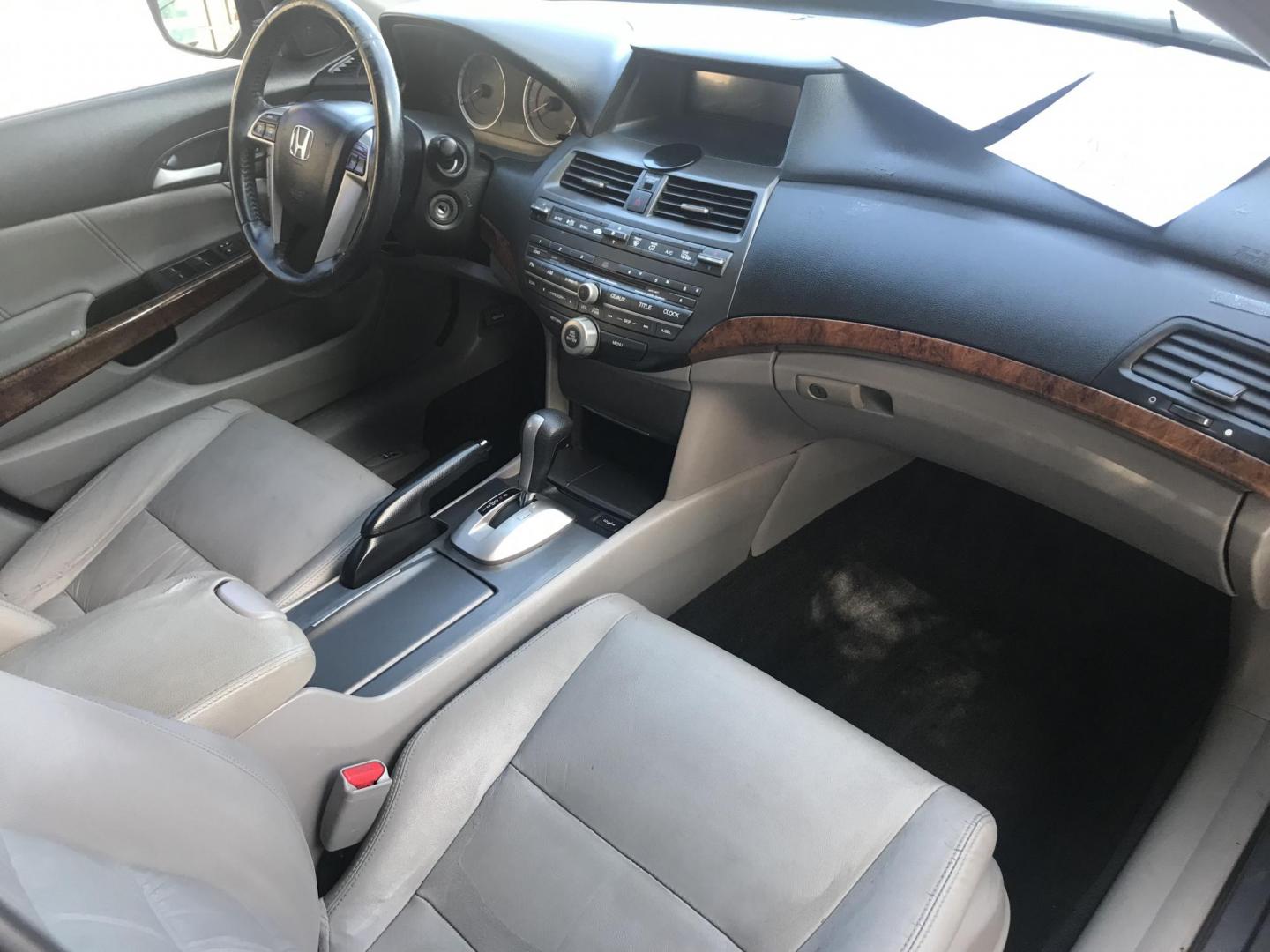 2011 gray /gray Honda Accord EX-L V-6 Sedan AT (1HGCP3F82BA) with an 3.5L V6 SOHC 24V engine, 5-Speed Automatic transmission, located at 323 E Dunlap Ave., Phoenix, AZ, 85020, (602) 331-9000, 33.567677, -112.069000 - 2011 Honda Accord EX-L,.....A Must See!!...Automatic, 3.5L Engine, V6, Super Quality vehicle -- 159k miles .... Ice cold AC. The car is gorgeous inside and out. Power windows, Power door locks, Stereo/ CD Player, Phone sync, Bluetooth, Beautiful grey exterior with gray leather seats, Clean Arizona t - Photo#7
