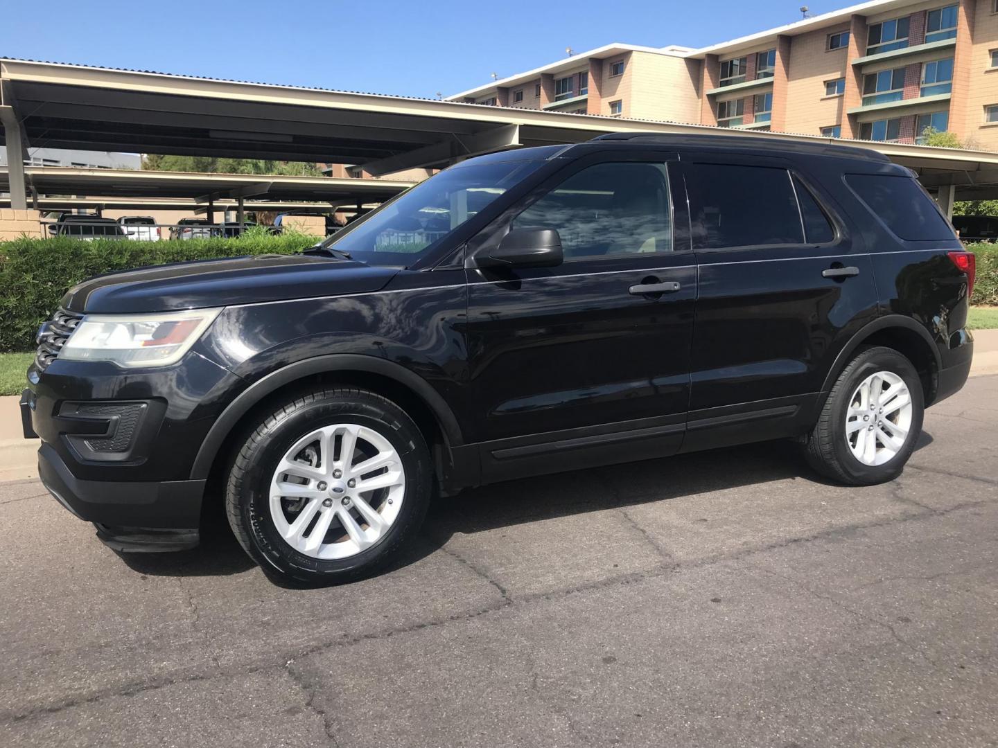 2016 black /tan Ford Explorer Base FWD (1FM5K7B89GG) with an 3.5L V6 DOHC 24V engine, 6A transmission, located at 323 E Dunlap Ave., Phoenix, AZ, 85020, (602) 331-9000, 33.567677, -112.069000 - 2016 FORD EXPLORER SUV with 3rd ROW SEATING,.......EXCELLENT condition,.... Ice Cold A/C, Black and tan interior with nice cloth seats in near perfect condition, Newer Tires, Backup Camera,Premium Sound Stereo/CD Player, Gorgeous tinted sunroof, 3RD Row seating , This suv is gorgeous inside and out - Photo#2