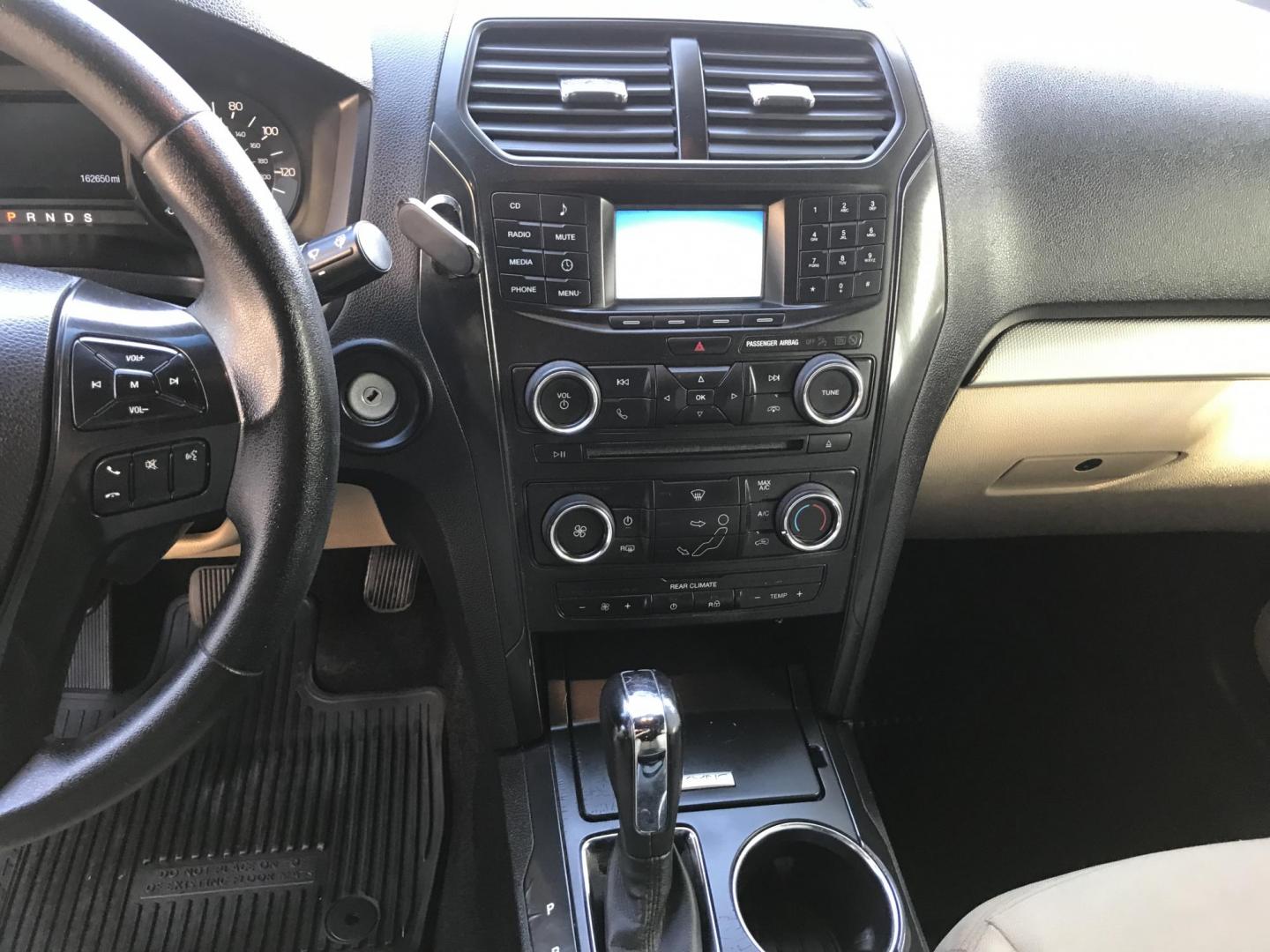 2016 black /tan Ford Explorer Base FWD (1FM5K7B89GG) with an 3.5L V6 DOHC 24V engine, 6A transmission, located at 323 E Dunlap Ave., Phoenix, AZ, 85020, (602) 331-9000, 33.567677, -112.069000 - 2016 FORD EXPLORER SUV with 3rd ROW SEATING,.......EXCELLENT condition,.... Ice Cold A/C, Black and tan interior with nice cloth seats in near perfect condition, Newer Tires, Backup Camera,Premium Sound Stereo/CD Player, Gorgeous tinted sunroof, 3RD Row seating , This suv is gorgeous inside and out - Photo#13