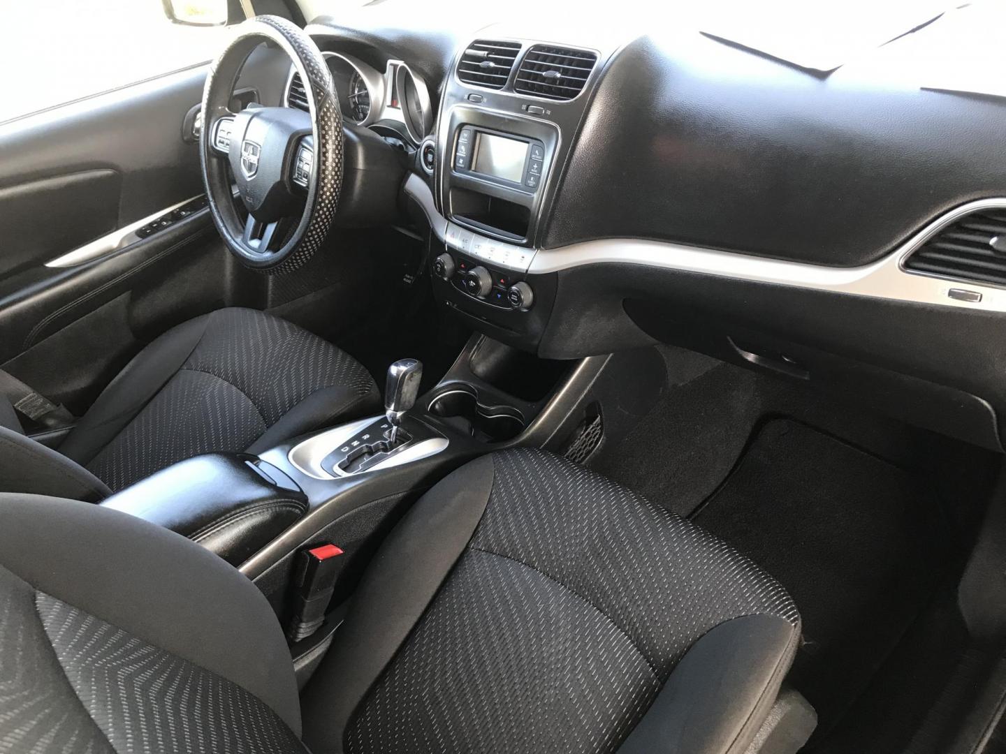 2016 black /gray Dodge Journey SE (3C4PDCAB6GT) with an 2.4L L4 DOHC 16V engine, 4A transmission, located at 323 E Dunlap Ave., Phoenix, AZ, 85020, (602) 331-9000, 33.567677, -112.069000 - Photo#7