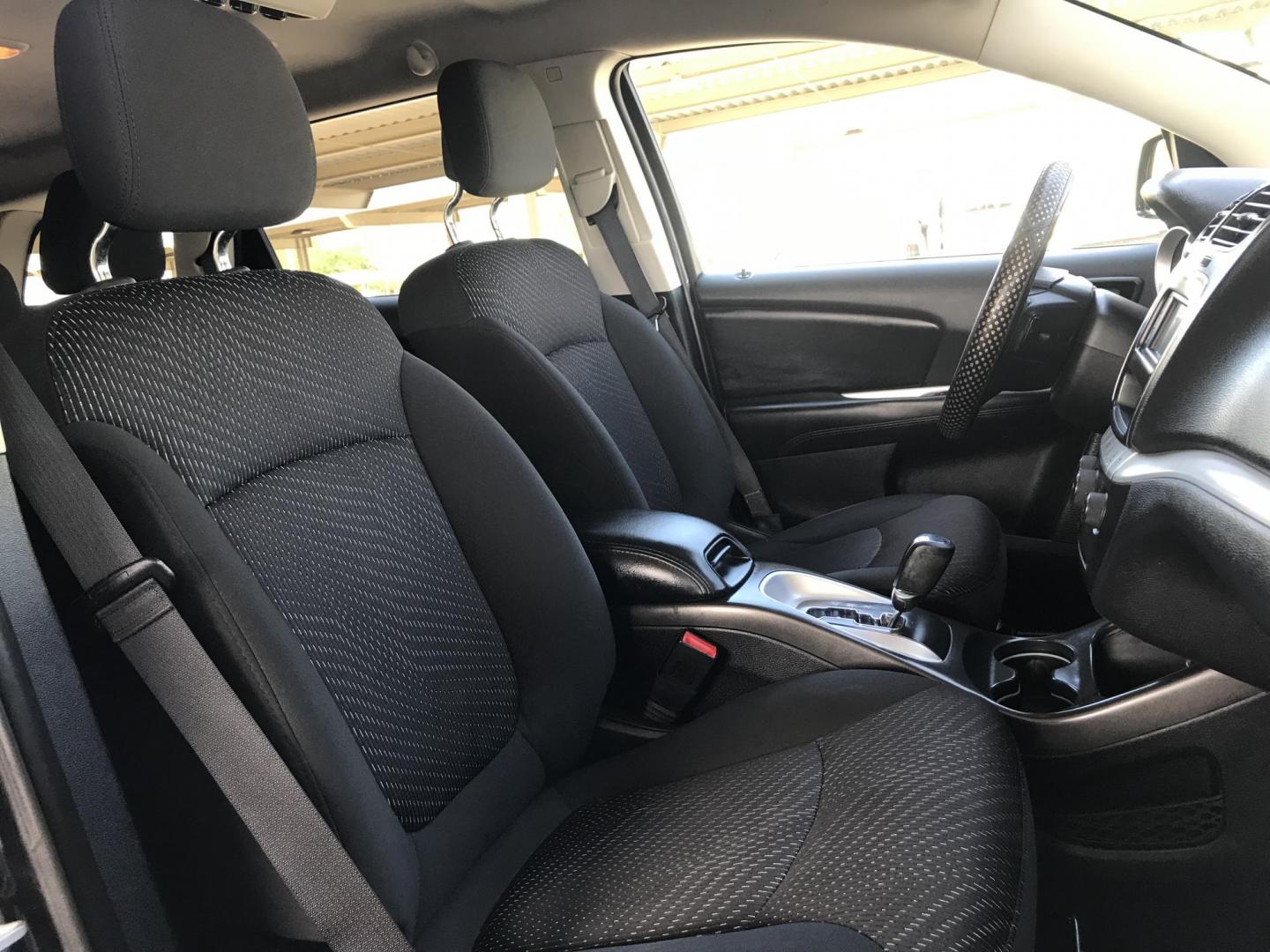 2016 black /gray Dodge Journey SE (3C4PDCAB6GT) with an 2.4L L4 DOHC 16V engine, 4A transmission, located at 323 E Dunlap Ave., Phoenix, AZ, 85020, (602) 331-9000, 33.567677, -112.069000 - Photo#8