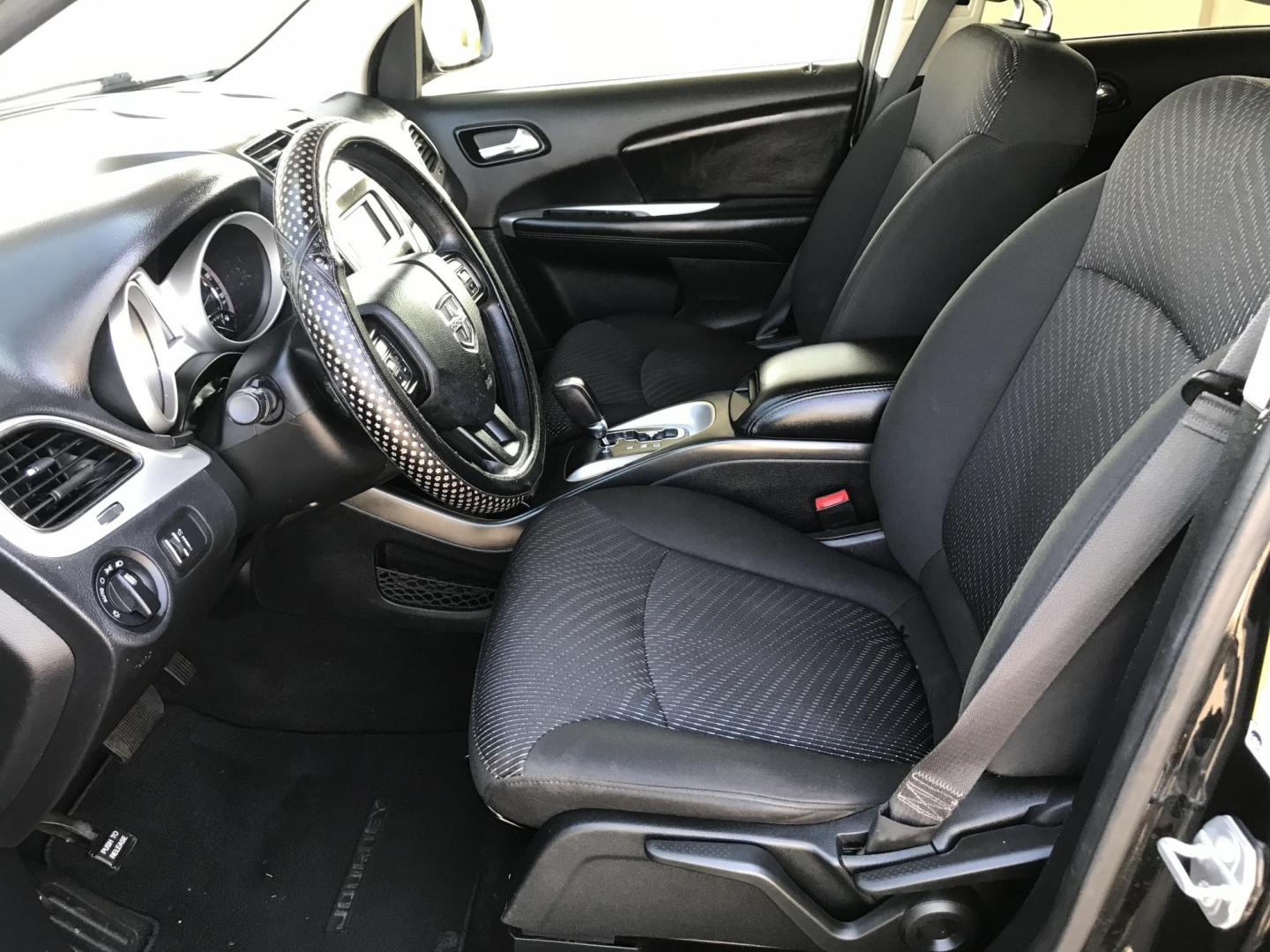 2016 black /gray Dodge Journey SE (3C4PDCAB6GT) with an 2.4L L4 DOHC 16V engine, 4A transmission, located at 323 E Dunlap Ave., Phoenix, AZ, 85020, (602) 331-9000, 33.567677, -112.069000 - Photo#14
