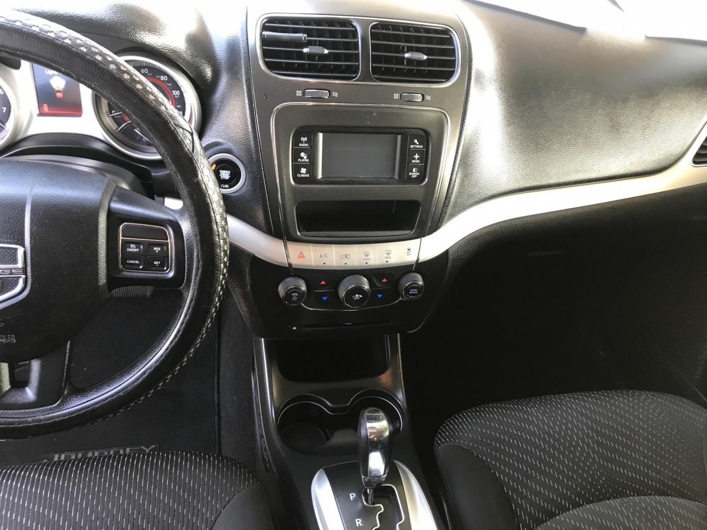 2016 black /gray Dodge Journey SE (3C4PDCAB6GT) with an 2.4L L4 DOHC 16V engine, 4A transmission, located at 323 E Dunlap Ave., Phoenix, AZ, 85020, (602) 331-9000, 33.567677, -112.069000 - Photo#15