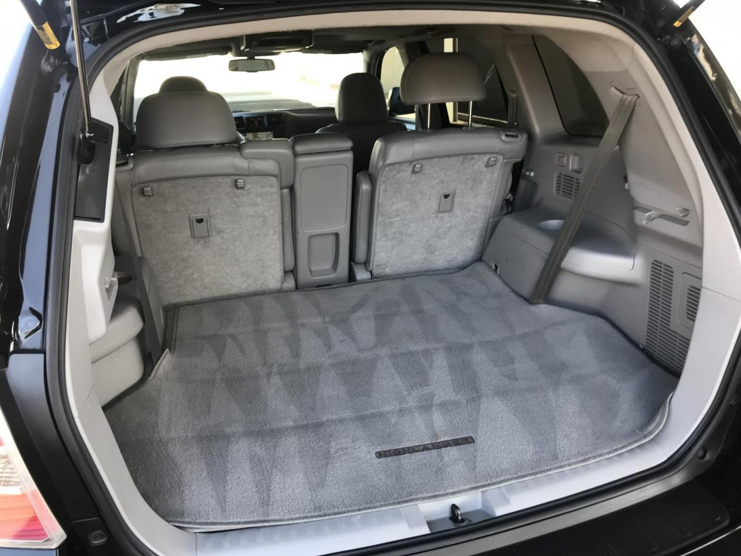 2008 black /gray Toyota Highlander Hybrid Limited 4WD (JTEEW44A482) with an 3.3L V6 DOHC 24V HYBRID engine, Automatic CVT Overdrive transmission, located at 323 E Dunlap Ave., Phoenix, AZ, 85020, (602) 331-9000, 33.567677, -112.069000 - 2008 TOYOTA HIGHLANDER LIMITED EDITION SUV AWD 4WD HYBRID ,..... with 3RD ROW SEATING, Great Family SUV .... A Must See!!!...Automatic, 3.3L Engine, 224k miles, Ice cold AC. Sunroof, Backup Camera, Navigation, Power Options, Alloy Wheels.. The SUV is gorgeous inside and out. Beautiful Black Exterior - Photo#11