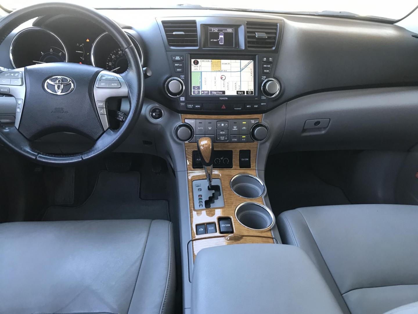 2008 black /gray Toyota Highlander Hybrid Limited 4WD (JTEEW44A482) with an 3.3L V6 DOHC 24V HYBRID engine, Automatic CVT Overdrive transmission, located at 323 E Dunlap Ave., Phoenix, AZ, 85020, (602) 331-9000, 33.567677, -112.069000 - 2008 TOYOTA HIGHLANDER LIMITED EDITION SUV AWD 4WD HYBRID ,..... with 3RD ROW SEATING, Great Family SUV .... A Must See!!!...Automatic, 3.3L Engine, 224k miles, Ice cold AC. Sunroof, Backup Camera, Navigation, Power Options, Alloy Wheels.. The SUV is gorgeous inside and out. Beautiful Black Exterior - Photo#14