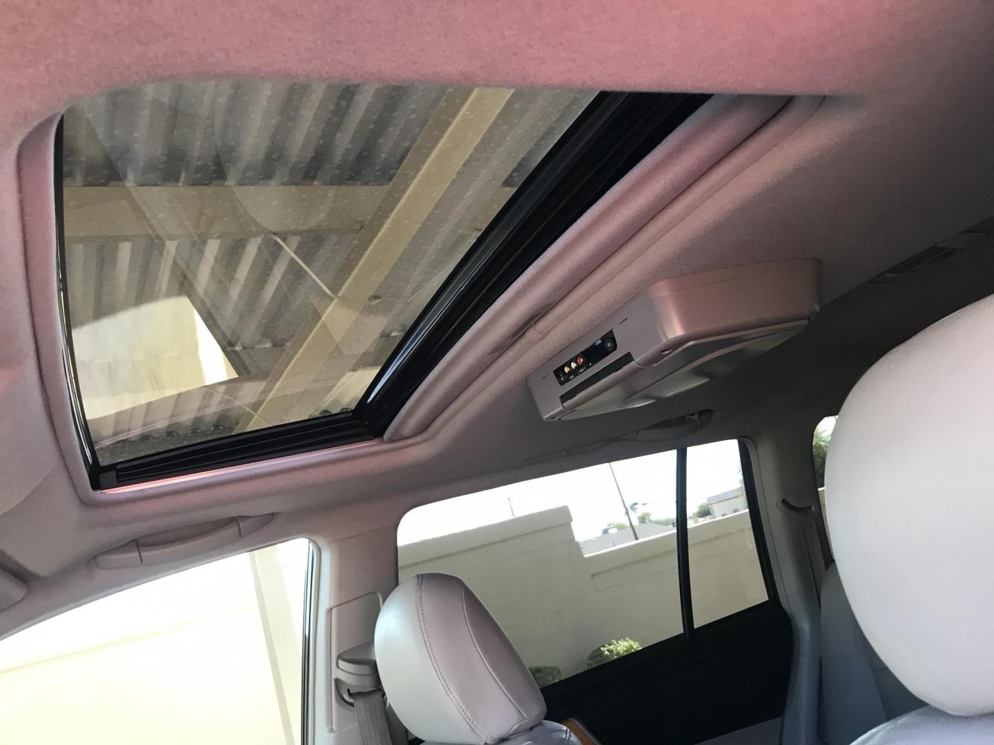 2008 black /gray Toyota Highlander Hybrid Limited 4WD (JTEEW44A482) with an 3.3L V6 DOHC 24V HYBRID engine, Automatic CVT Overdrive transmission, located at 323 E Dunlap Ave., Phoenix, AZ, 85020, (602) 331-9000, 33.567677, -112.069000 - 2008 TOYOTA HIGHLANDER LIMITED EDITION SUV AWD 4WD HYBRID ,..... with 3RD ROW SEATING, Great Family SUV .... A Must See!!!...Automatic, 3.3L Engine, 224k miles, Ice cold AC. Sunroof, Backup Camera, Navigation, Power Options, Alloy Wheels.. The SUV is gorgeous inside and out. Beautiful Black Exterior - Photo#17