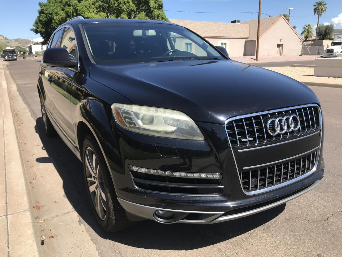 2012 black /black Audi Q7 3.0 Premium quattro (WA1LGBFE8CD) with an 3.0L V6 DOHC 24V TURBO engine, 8-Speed Automatic transmission, located at 323 E Dunlap Ave., Phoenix, AZ, 85020, (602) 331-9000, 33.567677, -112.069000 - 2012 AUDI Q7 SUV AWD 4WD, Premium , ____ 3RD ROW SEATING____ A Must See!!!...Automatic, 3.0T Engine, LOW 113k original miles, Ice cold AC. Panorama Roof. Rear Headrest Monitors, The SUV is gorgeous inside and out. Power Options, Premium Sound CD Player, Beautiful Black Exterior with black leather s - Photo#4
