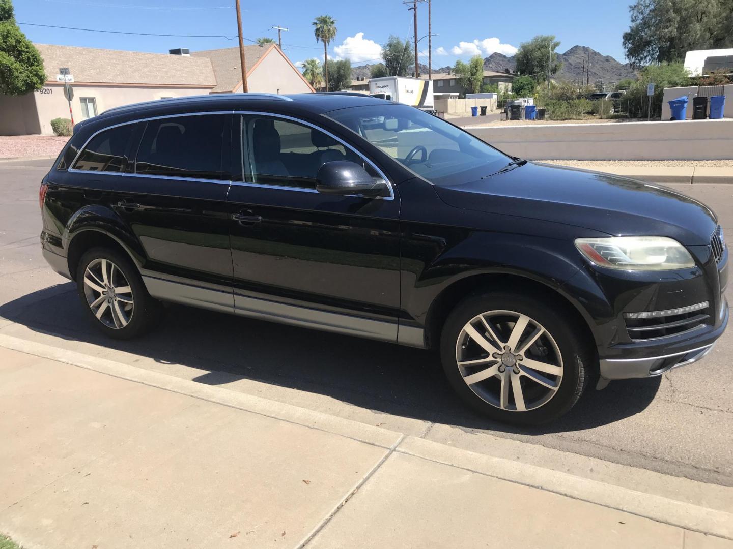2012 black /black Audi Q7 3.0 Premium quattro (WA1LGBFE8CD) with an 3.0L V6 DOHC 24V TURBO engine, 8-Speed Automatic transmission, located at 323 E Dunlap Ave., Phoenix, AZ, 85020, (602) 331-9000, 33.567677, -112.069000 - 2012 AUDI Q7 SUV AWD 4WD, Premium , ____ 3RD ROW SEATING____ A Must See!!!...Automatic, 3.0T Engine, LOW 113k original miles, Ice cold AC. Panorama Roof. Rear Headrest Monitors, The SUV is gorgeous inside and out. Power Options, Premium Sound CD Player, Beautiful Black Exterior with black leather s - Photo#6