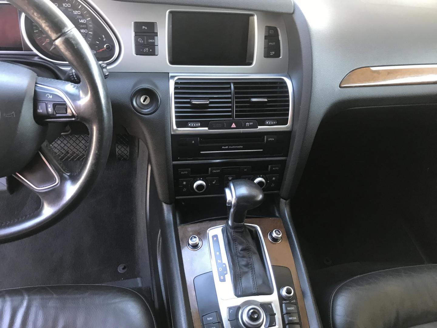 2012 black /black Audi Q7 3.0 Premium quattro (WA1LGBFE8CD) with an 3.0L V6 DOHC 24V TURBO engine, 8-Speed Automatic transmission, located at 323 E Dunlap Ave., Phoenix, AZ, 85020, (602) 331-9000, 33.567677, -112.069000 - 2012 AUDI Q7 SUV AWD 4WD, Premium , ____ 3RD ROW SEATING____ A Must See!!!...Automatic, 3.0T Engine, LOW 113k original miles, Ice cold AC. Panorama Roof. Rear Headrest Monitors, The SUV is gorgeous inside and out. Power Options, Premium Sound CD Player, Beautiful Black Exterior with black leather s - Photo#15