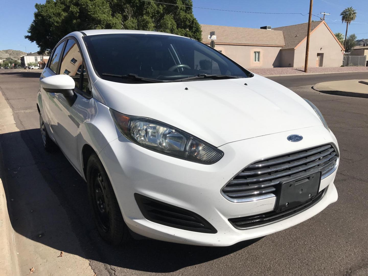 2017 WHITE /gray Ford Fiesta S Hatchback (3FADP4TJ2HM) with an 1.6L L4 DOHC 16V engine, located at 323 E Dunlap Ave., Phoenix, AZ, 85020, (602) 331-9000, 33.567677, -112.069000 - 2017 Ford Fiesta S,.....A Must See!!...Automatic, 1.6L Engine, Super Economical -- (LOW 97k miles) .... Ice cold AC. The car is gorgeous inside and out. Premium Sound Stereo/ CD Player, Beautiful White exterior with gray cloth seats in near perfect condition, Clean Arizona title , Runs and Drives Ex - Photo#4