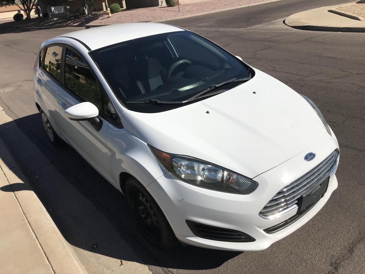 2017 WHITE /gray Ford Fiesta S Hatchback (3FADP4TJ2HM) with an 1.6L L4 DOHC 16V engine, located at 323 E Dunlap Ave., Phoenix, AZ, 85020, (602) 331-9000, 33.567677, -112.069000 - 2017 Ford Fiesta S,.....A Must See!!...Automatic, 1.6L Engine, Super Economical -- (LOW 97k miles) .... Ice cold AC. The car is gorgeous inside and out. Premium Sound Stereo/ CD Player, Beautiful White exterior with gray cloth seats in near perfect condition, Clean Arizona title , Runs and Drives Ex - Photo#5