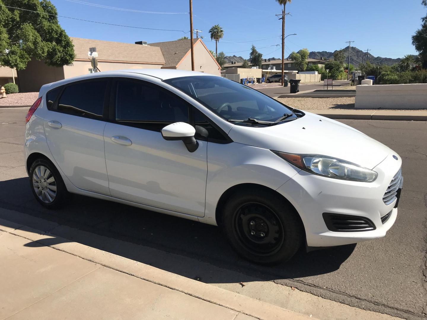 2017 WHITE /gray Ford Fiesta S Hatchback (3FADP4TJ2HM) with an 1.6L L4 DOHC 16V engine, located at 323 E Dunlap Ave., Phoenix, AZ, 85020, (602) 331-9000, 33.567677, -112.069000 - 2017 Ford Fiesta S,.....A Must See!!...Automatic, 1.6L Engine, Super Economical -- (LOW 97k miles) .... Ice cold AC. The car is gorgeous inside and out. Premium Sound Stereo/ CD Player, Beautiful White exterior with gray cloth seats in near perfect condition, Clean Arizona title , Runs and Drives Ex - Photo#6