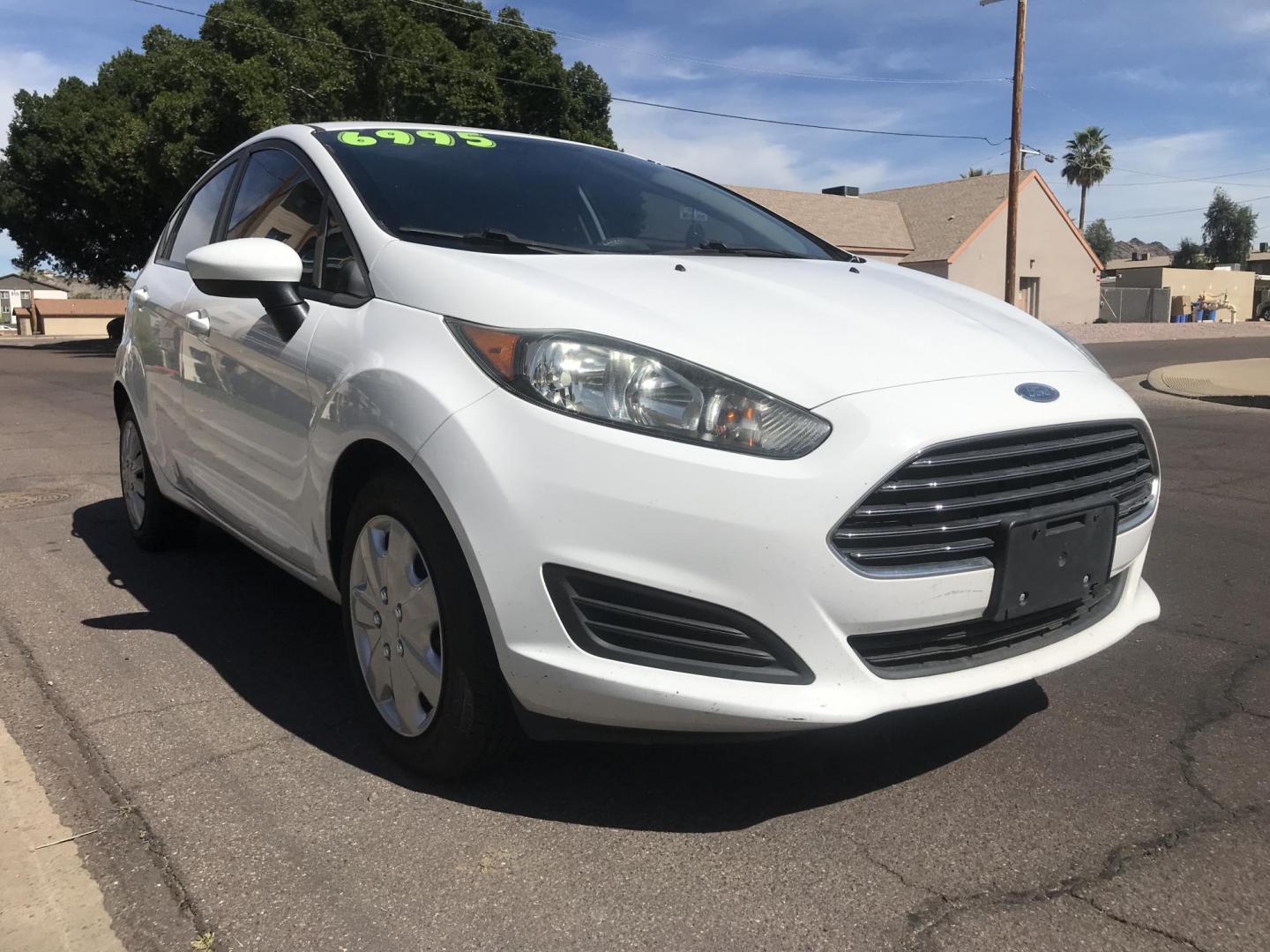 2017 WHITE /gray Ford Fiesta S Hatchback (3FADP4TJ2HM) with an 1.6L L4 DOHC 16V engine, located at 323 E Dunlap Ave., Phoenix, AZ, 85020, (602) 331-9000, 33.567677, -112.069000 - 2017 Ford Fiesta S,.....A Must See!!...Automatic, 1.6L Engine, Super Economical -- (LOW 97k miles) .... Ice cold AC. The car is gorgeous inside and out. Premium Sound Stereo/ CD Player, Beautiful White exterior with gray cloth seats in near perfect condition, Clean Arizona title , Runs and Drives Ex - Photo#4