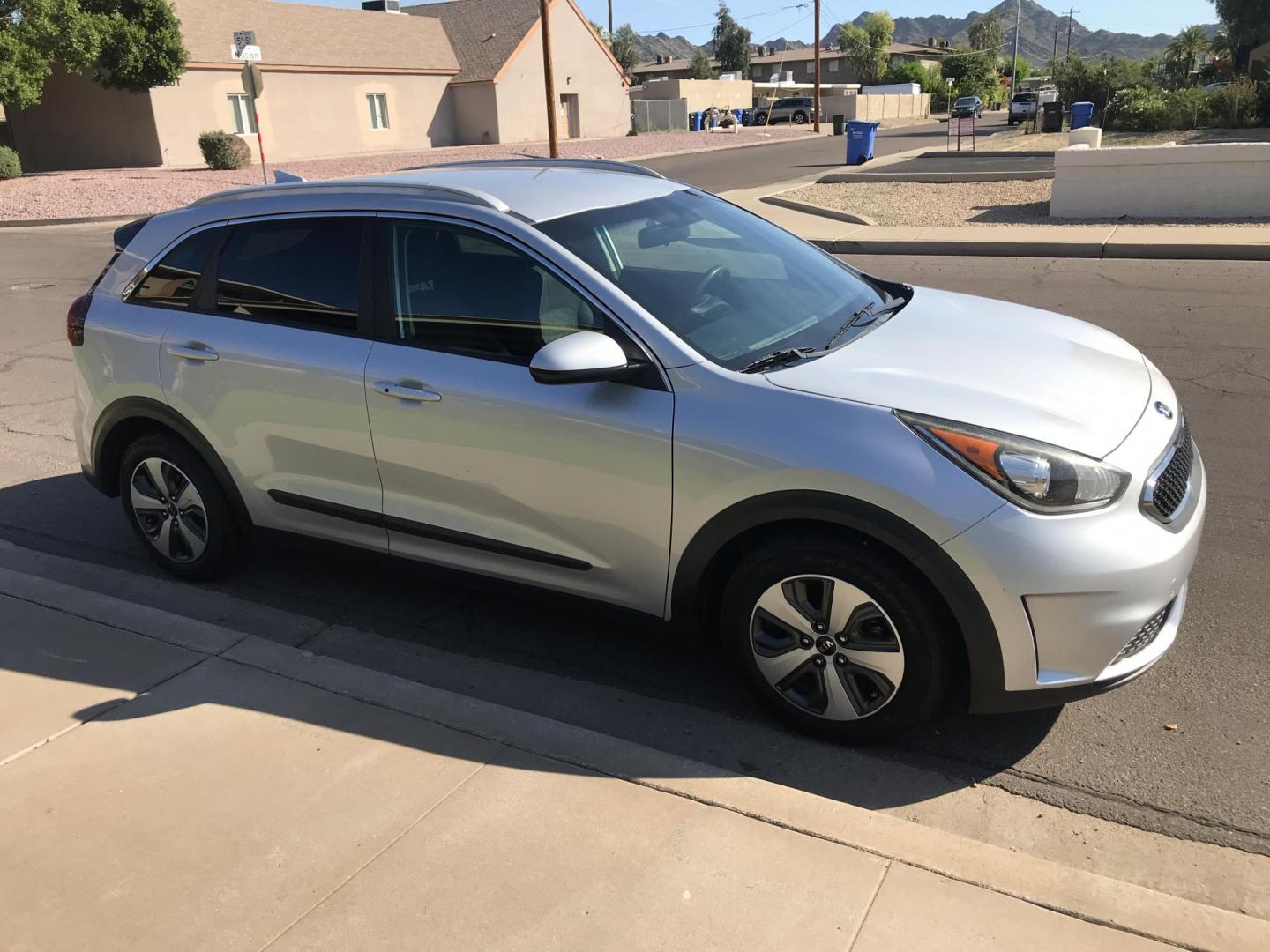 2018 silver /gray Kia Niro FE (KNDCB3LC1J5) with an 1.6L L4 DOHC 16V HYBRID engine, 6A transmission, located at 323 E Dunlap Ave., Phoenix, AZ, 85020, (602) 331-9000, 33.567677, -112.069000 - 2018 KIA NIRO FE,......A Must See!!... Ice cold AC. The car is gorgeous inside and out. Power Options, Premium Sound Stereo/ CD Player, Backup camera, Good Tires, Super Economical, 141k original miles, Clean Arizona title , Runs and Drives Excellent. passed emissions. Priced to sell @ $7850 CASH Pri - Photo#6