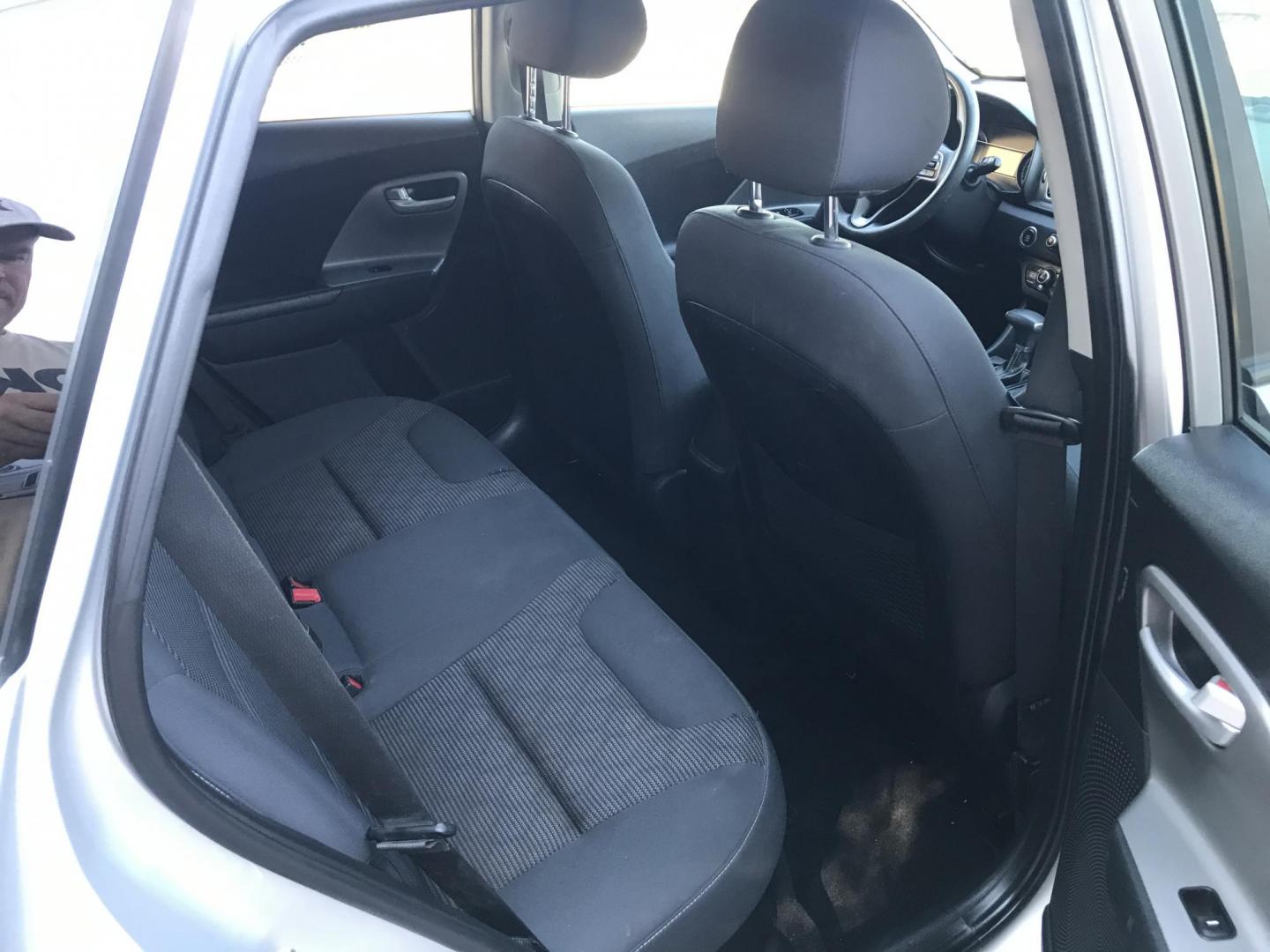 2018 silver /gray Kia Niro FE (KNDCB3LC1J5) with an 1.6L L4 DOHC 16V HYBRID engine, 6A transmission, located at 323 E Dunlap Ave., Phoenix, AZ, 85020, (602) 331-9000, 33.567677, -112.069000 - 2018 KIA NIRO FE,......A Must See!!... Ice cold AC. The car is gorgeous inside and out. Power Options, Premium Sound Stereo/ CD Player, Backup camera, Good Tires, Super Economical, 141k original miles, Clean Arizona title , Runs and Drives Excellent. passed emissions. Priced to sell @ $7850 CASH Pri - Photo#8