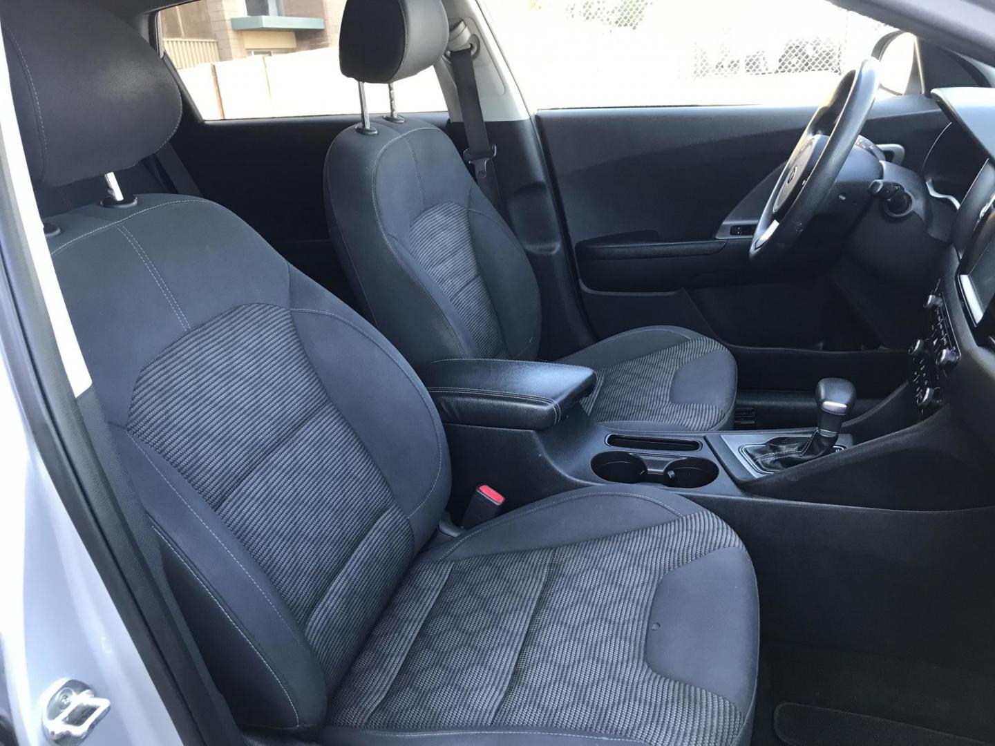 2018 silver /gray Kia Niro FE (KNDCB3LC1J5) with an 1.6L L4 DOHC 16V HYBRID engine, 6A transmission, located at 323 E Dunlap Ave., Phoenix, AZ, 85020, (602) 331-9000, 33.567677, -112.069000 - 2018 KIA NIRO FE,......A Must See!!... Ice cold AC. The car is gorgeous inside and out. Power Options, Premium Sound Stereo/ CD Player, Backup camera, Good Tires, Super Economical, 141k original miles, Clean Arizona title , Runs and Drives Excellent. passed emissions. Priced to sell @ $7850 CASH Pri - Photo#9