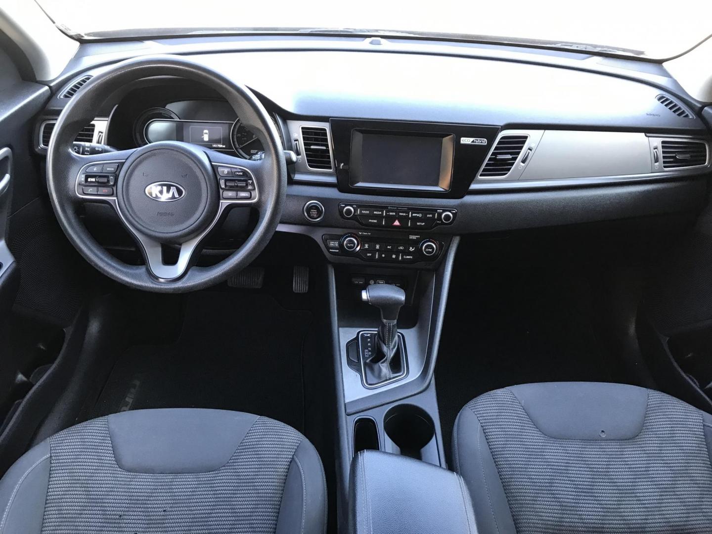 2018 silver /gray Kia Niro FE (KNDCB3LC1J5) with an 1.6L L4 DOHC 16V HYBRID engine, 6A transmission, located at 323 E Dunlap Ave., Phoenix, AZ, 85020, (602) 331-9000, 33.567677, -112.069000 - 2018 KIA NIRO FE,......A Must See!!... Ice cold AC. The car is gorgeous inside and out. Power Options, Premium Sound Stereo/ CD Player, Backup camera, Good Tires, Super Economical, 141k original miles, Clean Arizona title , Runs and Drives Excellent. passed emissions. Priced to sell @ $7850 CASH Pri - Photo#10