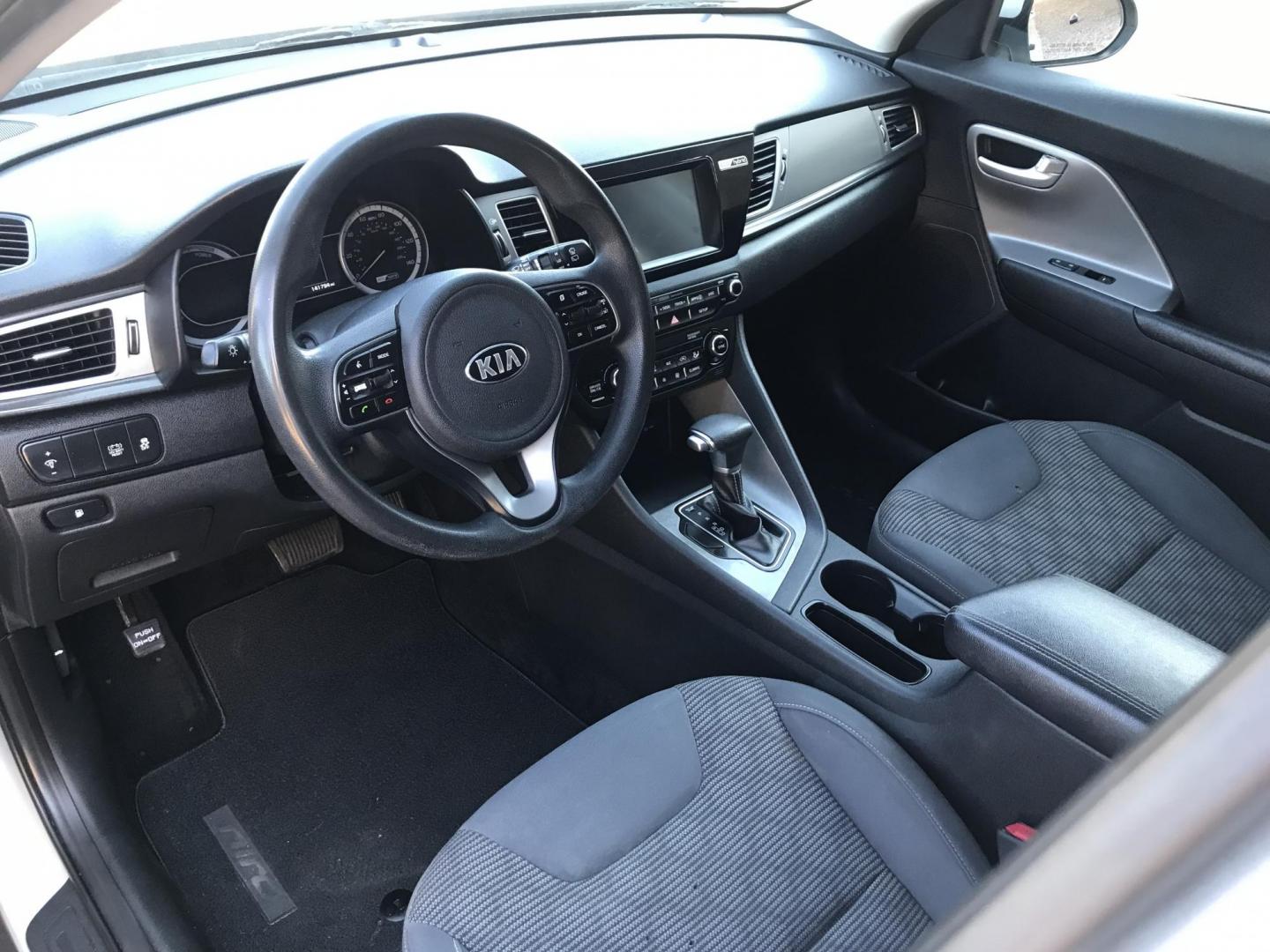 2018 silver /gray Kia Niro FE (KNDCB3LC1J5) with an 1.6L L4 DOHC 16V HYBRID engine, 6A transmission, located at 323 E Dunlap Ave., Phoenix, AZ, 85020, (602) 331-9000, 33.567677, -112.069000 - 2018 KIA NIRO FE,......A Must See!!... Ice cold AC. The car is gorgeous inside and out. Power Options, Premium Sound Stereo/ CD Player, Backup camera, Good Tires, Super Economical, 141k original miles, Clean Arizona title , Runs and Drives Excellent. passed emissions. Priced to sell @ $7850 CASH Pri - Photo#12