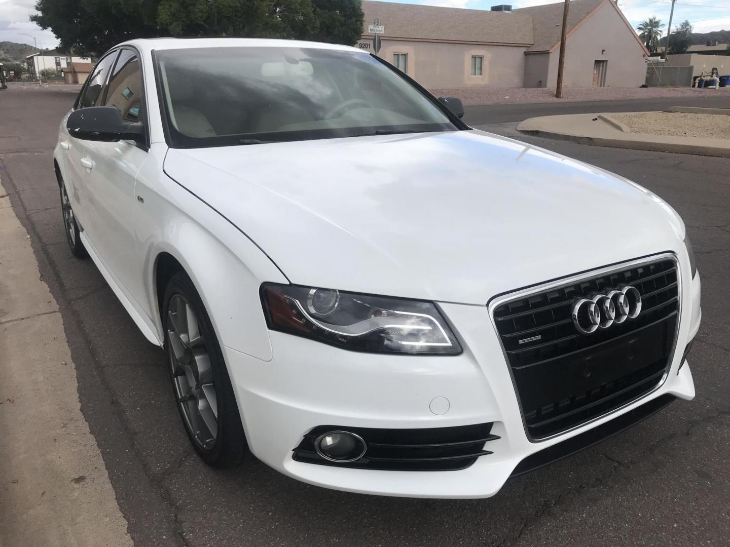 2012 WHITE /tan Audi A4 2.0T Sedan quattro Tiptronic (WAUFFAFL6CN) with an 2.0L L4 DOHC 16V TURBO engine, 6-Speed Automatic transmission, located at 323 E Dunlap Ave., Phoenix, AZ, 85020, (602) 331-9000, 33.567677, -112.069000 - Photo#3