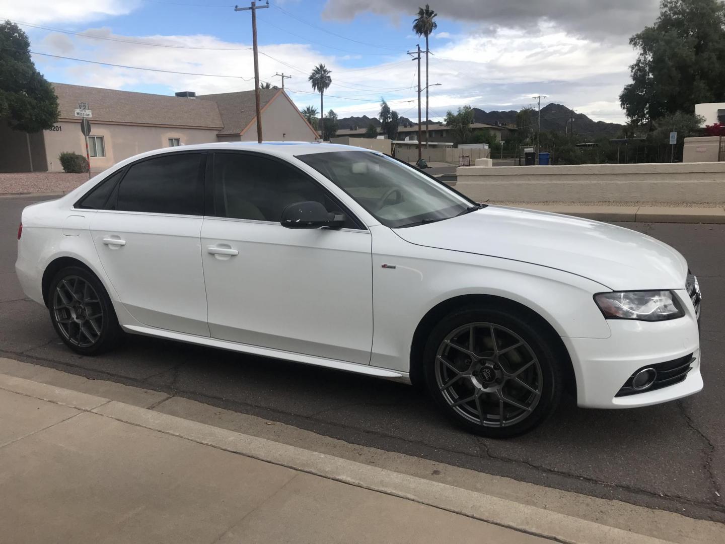 2012 WHITE /tan Audi A4 2.0T Sedan quattro Tiptronic (WAUFFAFL6CN) with an 2.0L L4 DOHC 16V TURBO engine, 6-Speed Automatic transmission, located at 323 E Dunlap Ave., Phoenix, AZ, 85020, (602) 331-9000, 33.567677, -112.069000 - Photo#5