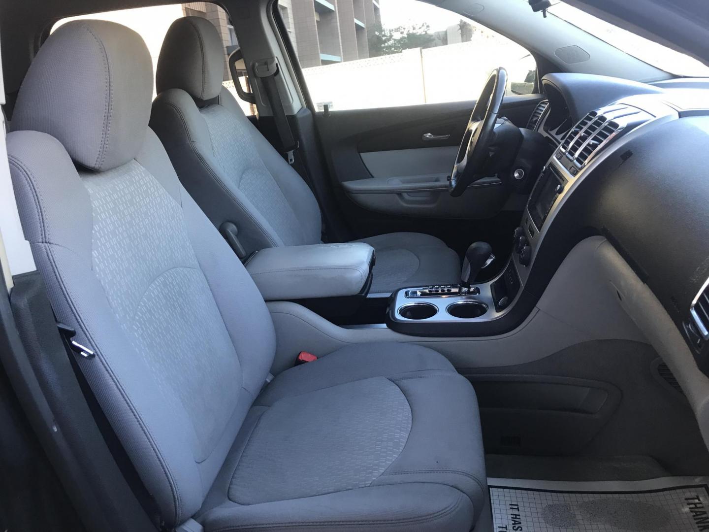 2011 black /gray GMC Acadia SLE-2 FWD (1GKKRPED6BJ) with an 3.6L V6 DOHC 24V engine, 6-Speed Automatic transmission, located at 323 E Dunlap Ave., Phoenix, AZ, 85020, (602) 331-9000, 33.567677, -112.069000 - 2011 GMC ACADIA SLE-2 ,........EXCELLENT condition, A Real Must See!!.... Automatic, 3.6L, 3RD ROW Seating, Ice cold ac, 144k miles, Clean Black interior with gray cloth seats in near perfect condition, Power Options, clean Arizona title, Runs and Drives Excellent. Very clean inside and out, Any qu - Photo#8