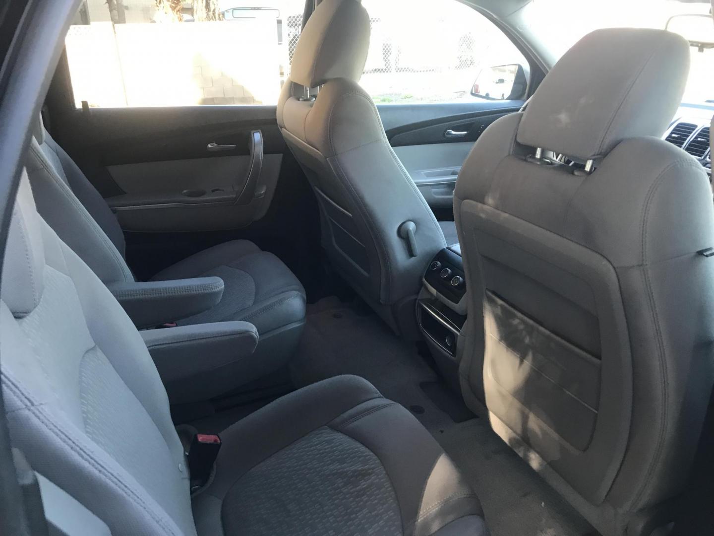 2011 black /gray GMC Acadia SLE-2 FWD (1GKKRPED6BJ) with an 3.6L V6 DOHC 24V engine, 6-Speed Automatic transmission, located at 323 E Dunlap Ave., Phoenix, AZ, 85020, (602) 331-9000, 33.567677, -112.069000 - 2011 GMC ACADIA SLE-2 ,........EXCELLENT condition, A Real Must See!!.... Automatic, 3.6L, 3RD ROW Seating, Ice cold ac, 144k miles, Clean Black interior with gray cloth seats in near perfect condition, Power Options, clean Arizona title, Runs and Drives Excellent. Very clean inside and out, Any qu - Photo#9