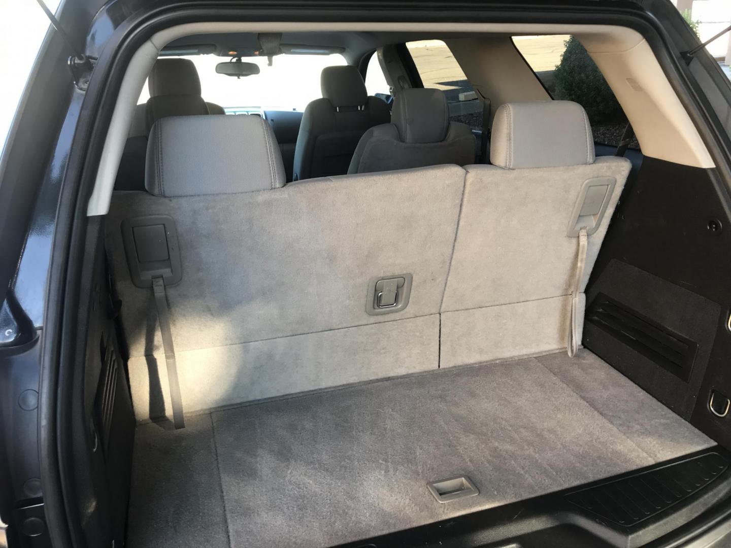 2011 black /gray GMC Acadia SLE-2 FWD (1GKKRPED6BJ) with an 3.6L V6 DOHC 24V engine, 6-Speed Automatic transmission, located at 323 E Dunlap Ave., Phoenix, AZ, 85020, (602) 331-9000, 33.567677, -112.069000 - 2011 GMC ACADIA SLE-2 ,........EXCELLENT condition, A Real Must See!!.... Automatic, 3.6L, 3RD ROW Seating, Ice cold ac, 144k miles, Clean Black interior with gray cloth seats in near perfect condition, Power Options, clean Arizona title, Runs and Drives Excellent. Very clean inside and out, Any qu - Photo#11