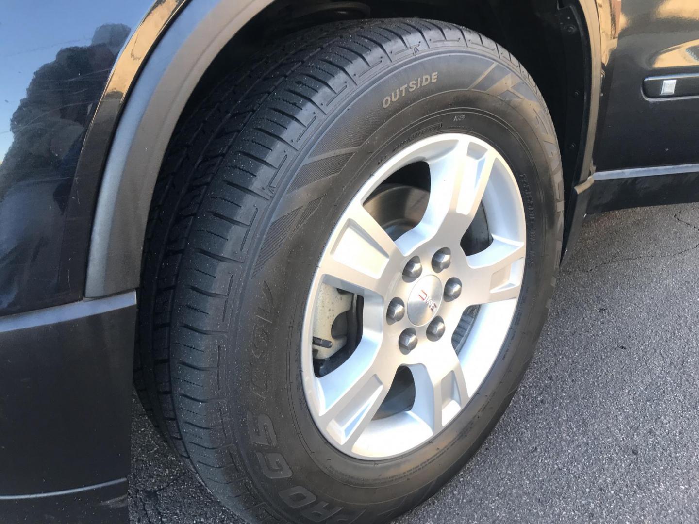 2011 black /gray GMC Acadia SLE-2 FWD (1GKKRPED6BJ) with an 3.6L V6 DOHC 24V engine, 6-Speed Automatic transmission, located at 323 E Dunlap Ave., Phoenix, AZ, 85020, (602) 331-9000, 33.567677, -112.069000 - 2011 GMC ACADIA SLE-2 ,........EXCELLENT condition, A Real Must See!!.... Automatic, 3.6L, 3RD ROW Seating, Ice cold ac, 144k miles, Clean Black interior with gray cloth seats in near perfect condition, Power Options, clean Arizona title, Runs and Drives Excellent. Very clean inside and out, Any qu - Photo#17