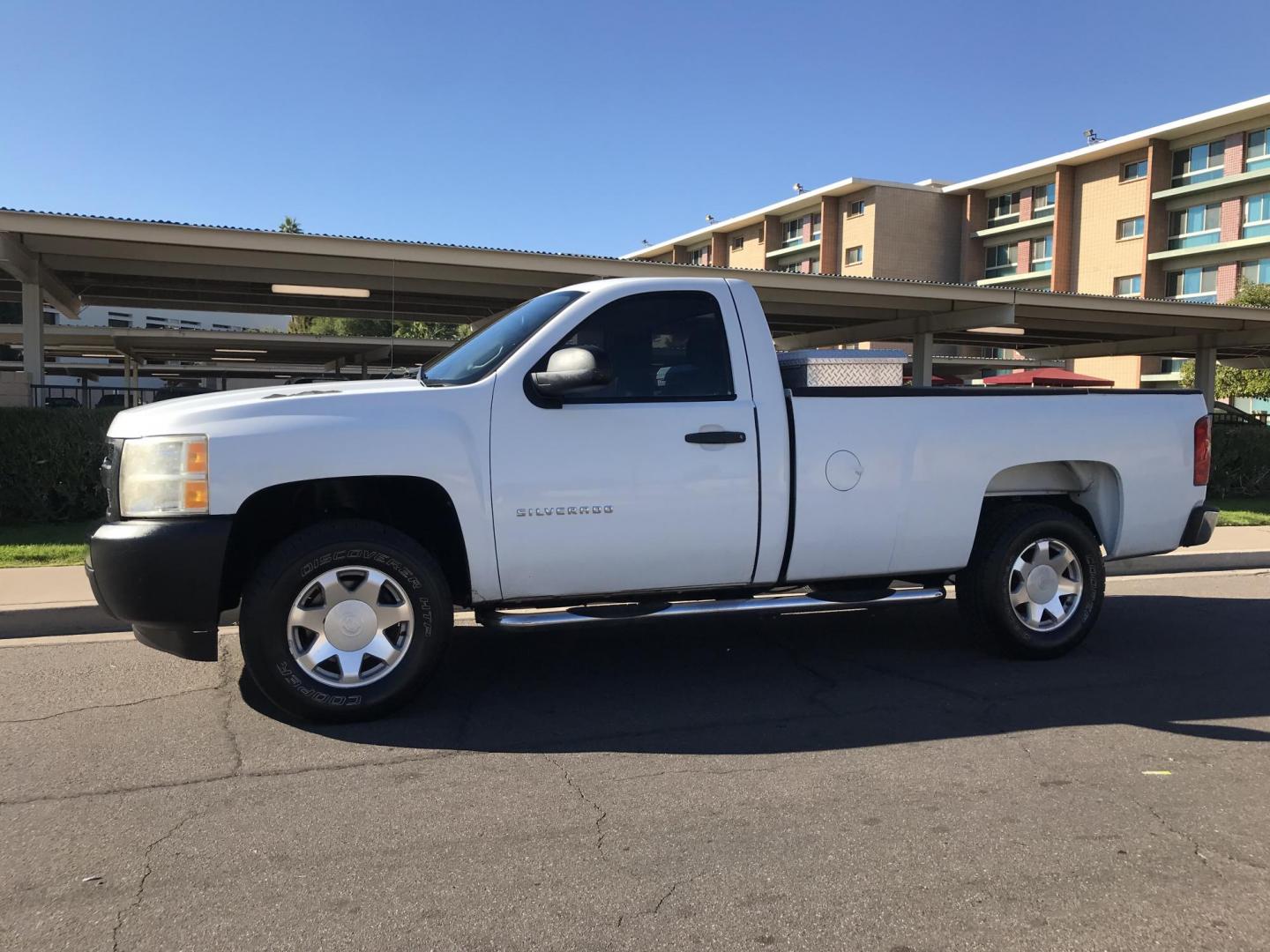 2010 WHITE /gray Chevrolet Silverado 1500 Work Truck 2WD (1GCPCPEX2AZ) with an 4.3L V6 OHV 12V engine, 4-Speed Automatic transmission, located at 323 E Dunlap Ave., Phoenix, AZ, 85020, (602) 331-9000, 33.567677, -112.069000 - Photo#2