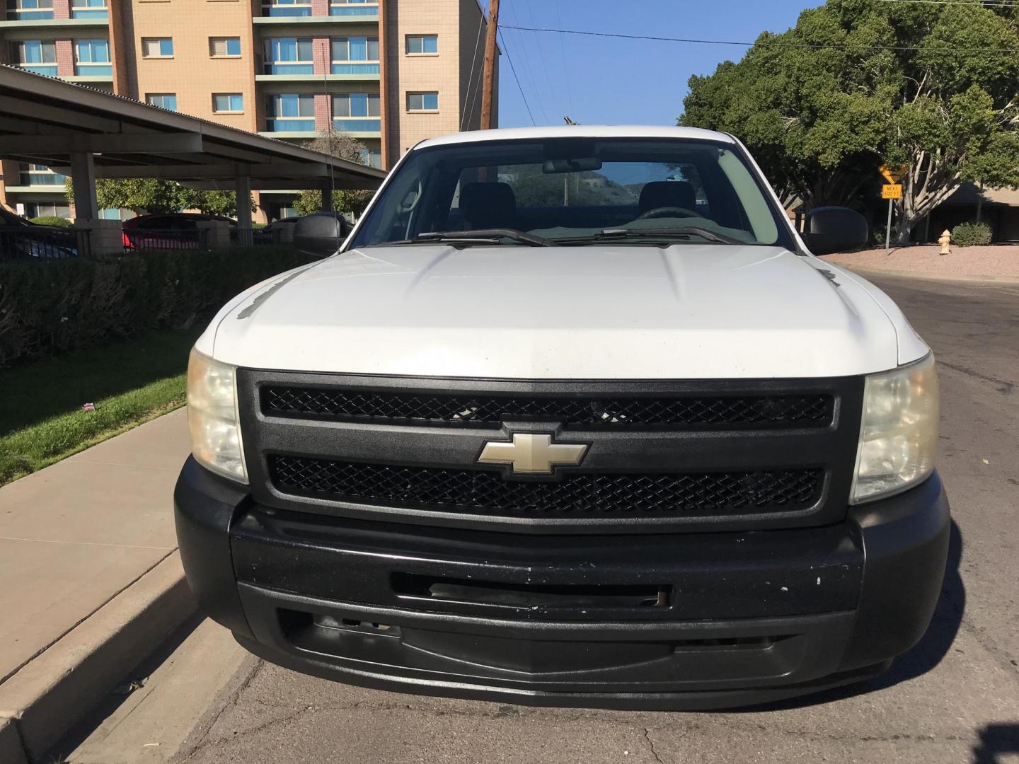 2010 WHITE /gray Chevrolet Silverado 1500 Work Truck 2WD (1GCPCPEX2AZ) with an 4.3L V6 OHV 12V engine, 4-Speed Automatic transmission, located at 323 E Dunlap Ave., Phoenix, AZ, 85020, (602) 331-9000, 33.567677, -112.069000 - Photo#3