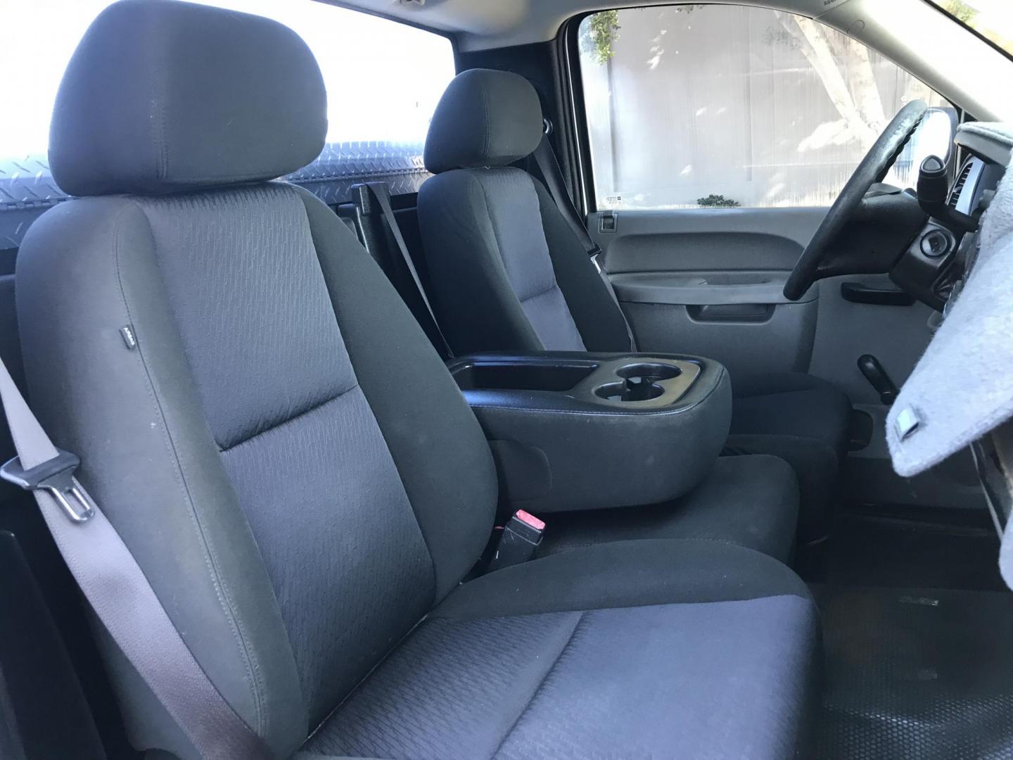 2010 WHITE /gray Chevrolet Silverado 1500 Work Truck 2WD (1GCPCPEX2AZ) with an 4.3L V6 OHV 12V engine, 4-Speed Automatic transmission, located at 323 E Dunlap Ave., Phoenix, AZ, 85020, (602) 331-9000, 33.567677, -112.069000 - Photo#8