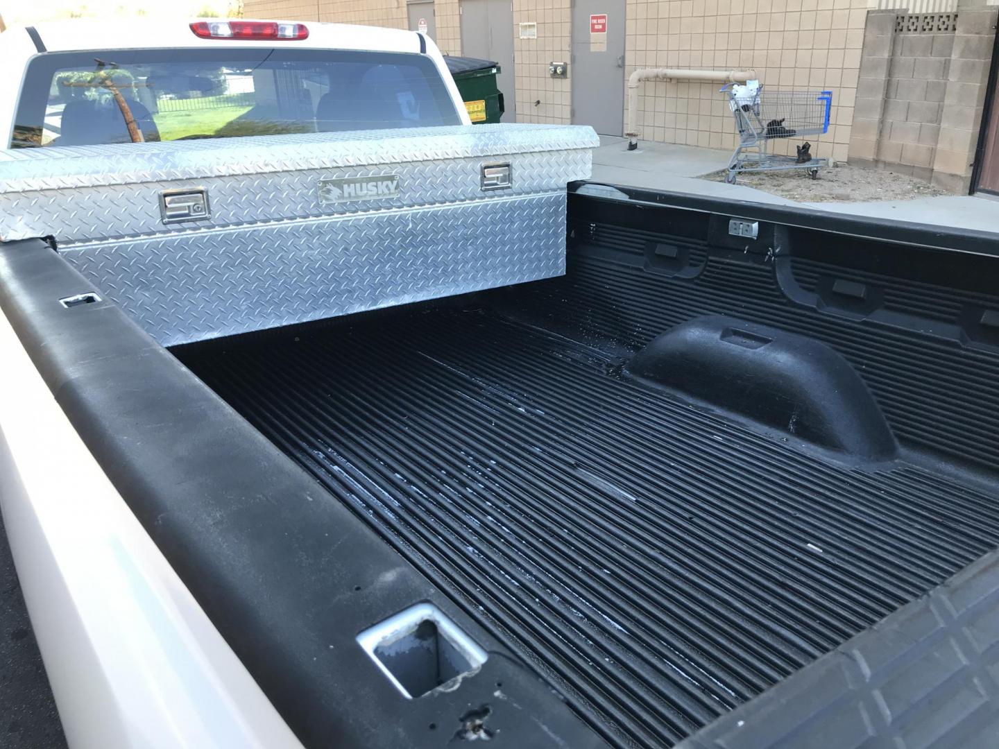 2010 WHITE /gray Chevrolet Silverado 1500 Work Truck 2WD (1GCPCPEX2AZ) with an 4.3L V6 OHV 12V engine, 4-Speed Automatic transmission, located at 323 E Dunlap Ave., Phoenix, AZ, 85020, (602) 331-9000, 33.567677, -112.069000 - Photo#11