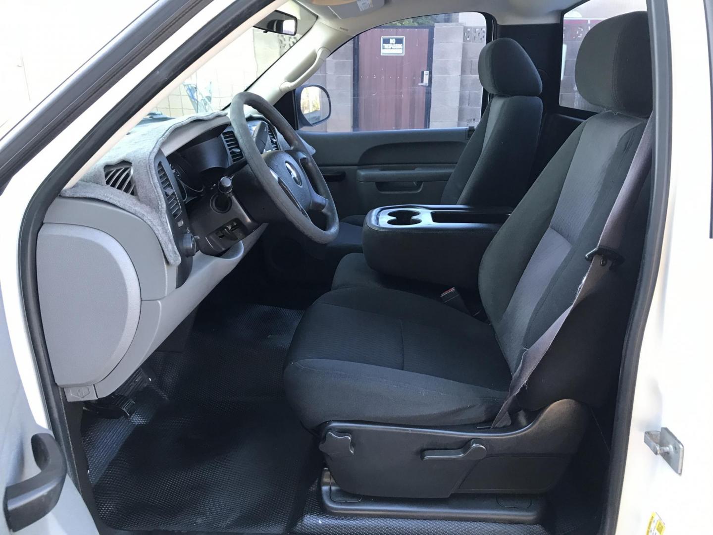 2010 WHITE /gray Chevrolet Silverado 1500 Work Truck 2WD (1GCPCPEX2AZ) with an 4.3L V6 OHV 12V engine, 4-Speed Automatic transmission, located at 323 E Dunlap Ave., Phoenix, AZ, 85020, (602) 331-9000, 33.567677, -112.069000 - Photo#13
