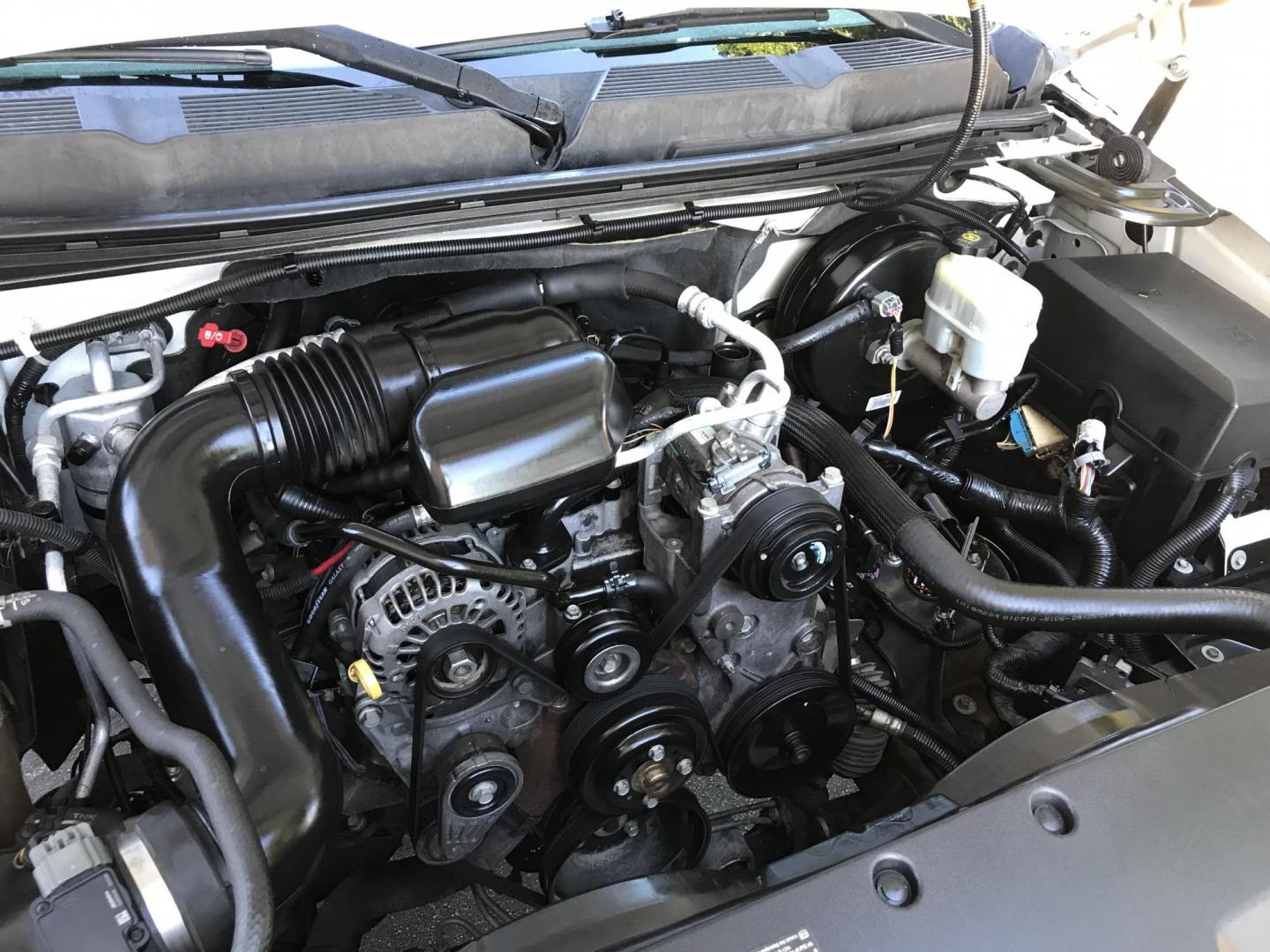 2010 WHITE /gray Chevrolet Silverado 1500 Work Truck 2WD (1GCPCPEX2AZ) with an 4.3L V6 OHV 12V engine, 4-Speed Automatic transmission, located at 323 E Dunlap Ave., Phoenix, AZ, 85020, (602) 331-9000, 33.567677, -112.069000 - Photo#14