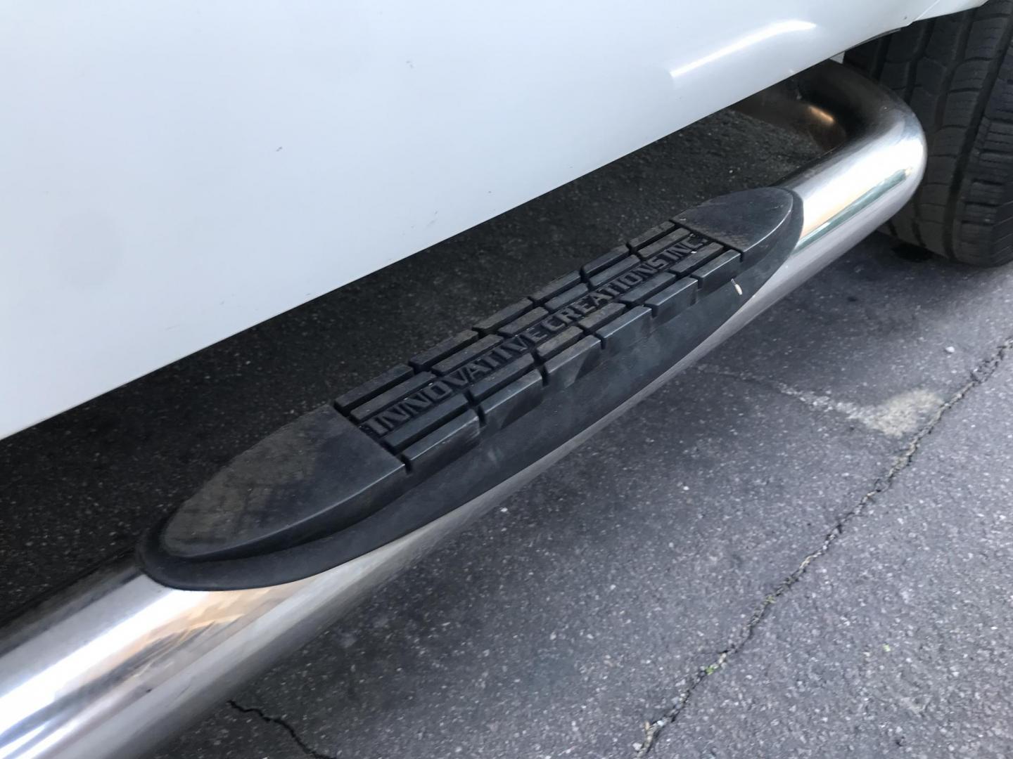 2010 WHITE /gray Chevrolet Silverado 1500 Work Truck 2WD (1GCPCPEX2AZ) with an 4.3L V6 OHV 12V engine, 4-Speed Automatic transmission, located at 323 E Dunlap Ave., Phoenix, AZ, 85020, (602) 331-9000, 33.567677, -112.069000 - Photo#15