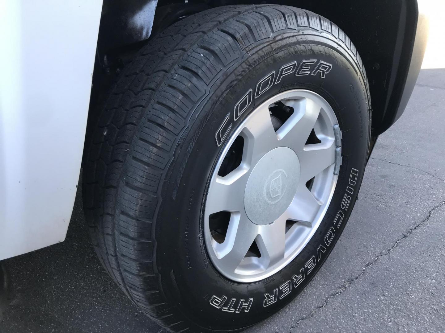 2010 WHITE /gray Chevrolet Silverado 1500 Work Truck 2WD (1GCPCPEX2AZ) with an 4.3L V6 OHV 12V engine, 4-Speed Automatic transmission, located at 323 E Dunlap Ave., Phoenix, AZ, 85020, (602) 331-9000, 33.567677, -112.069000 - Photo#16