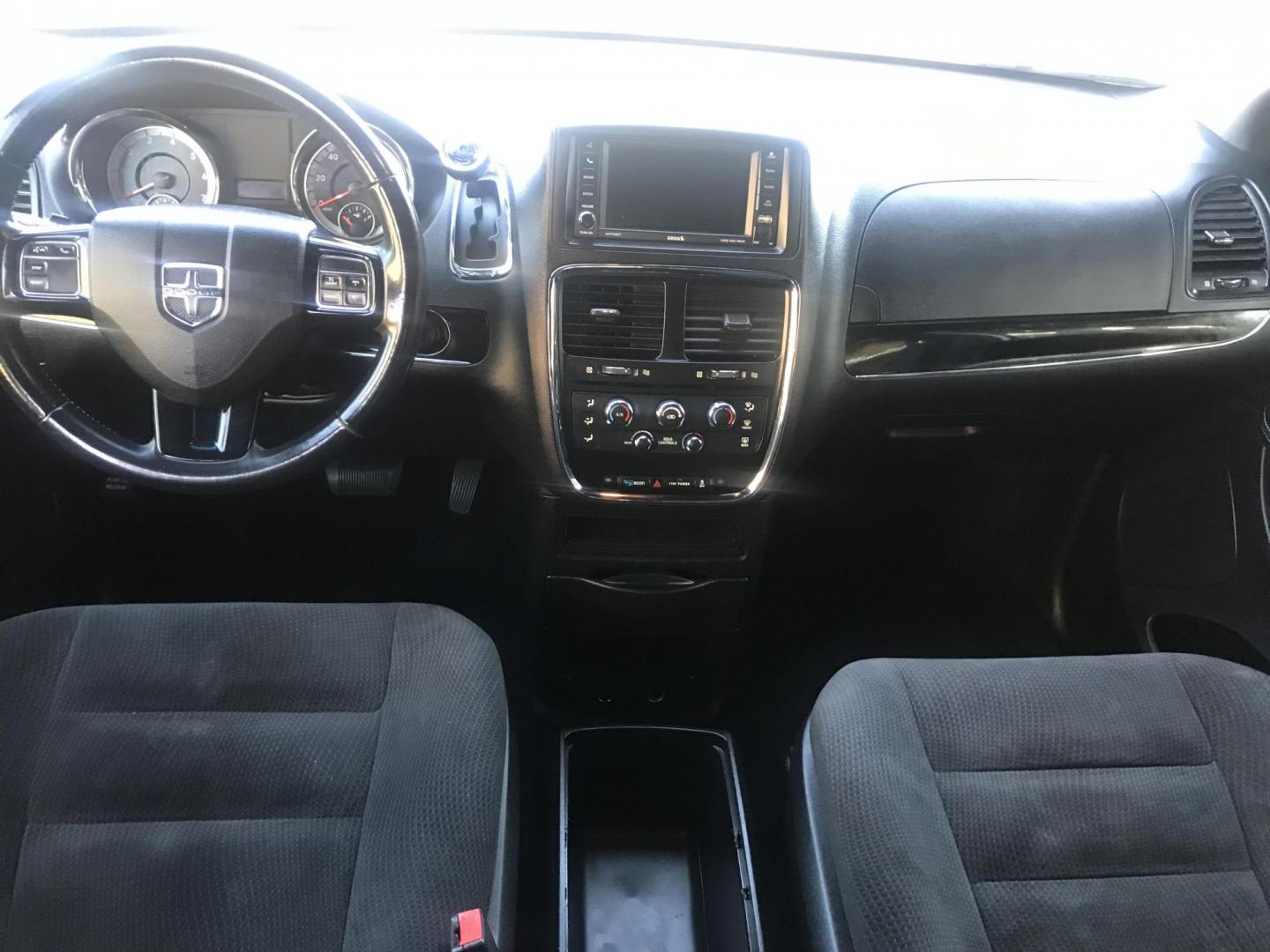 2017 WHITE /gray Dodge Grand Caravan SE (2C4RDGBG0HR) with an 3.6L V6 DOHC 24V engine, 6A transmission, located at 323 E Dunlap Ave., Phoenix, AZ, 85020, (602) 331-9000, 33.567677, -112.069000 - 2017 DODGE GRAND CARAVAN SE ......GREAT condition,.... Automatic, 154k miles, Ice Cold A/C, White and gray interior , Premium Sound Stereo/CD Player, Backup camera, 3RD Row seating , Alloy Wheels, This van is super clean inside and out, Incredible gas mileage! Arizona title , Runs and Drives Excell - Photo#11